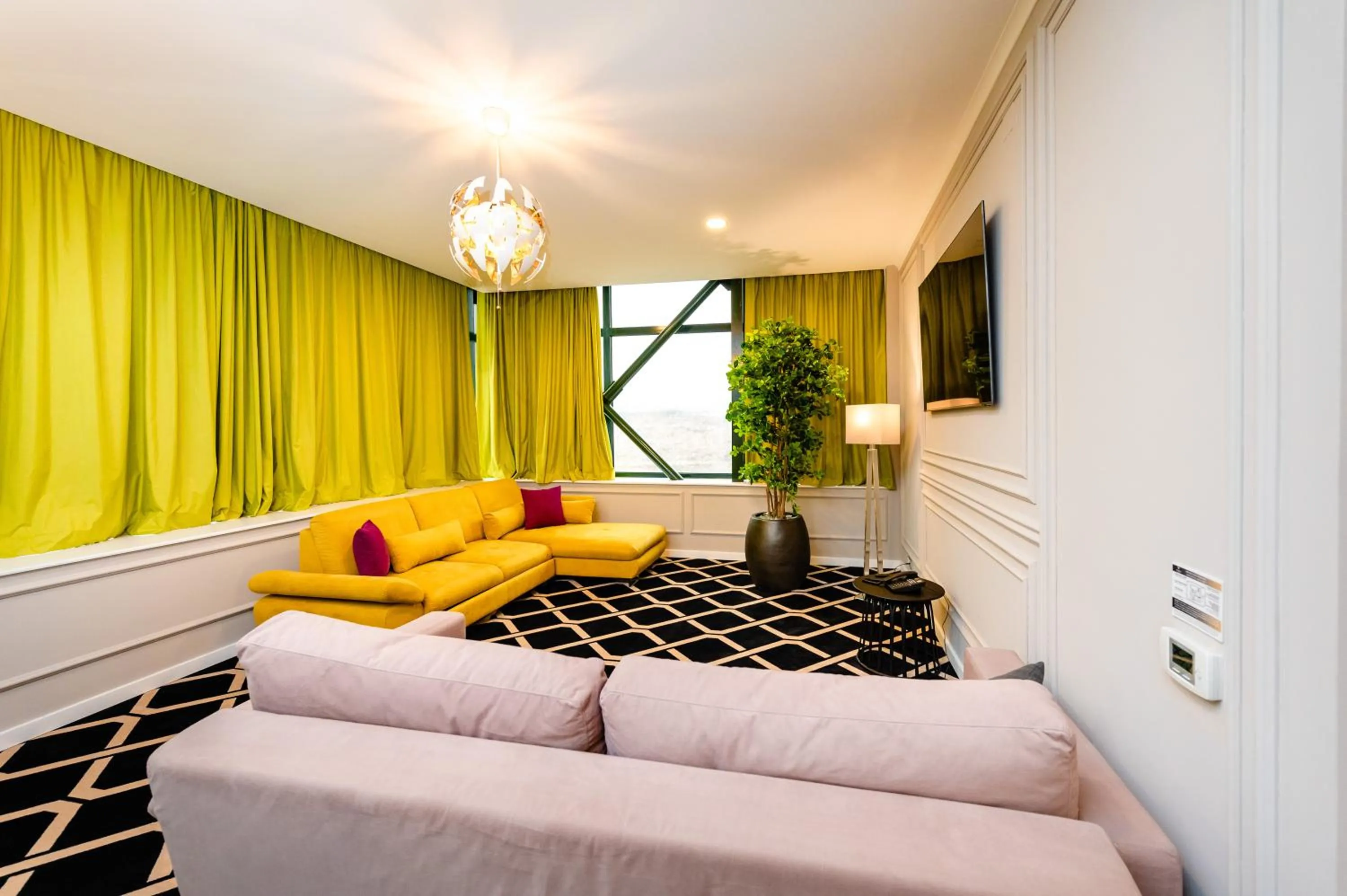 Bed in Business Hotel Conference Center & Spa