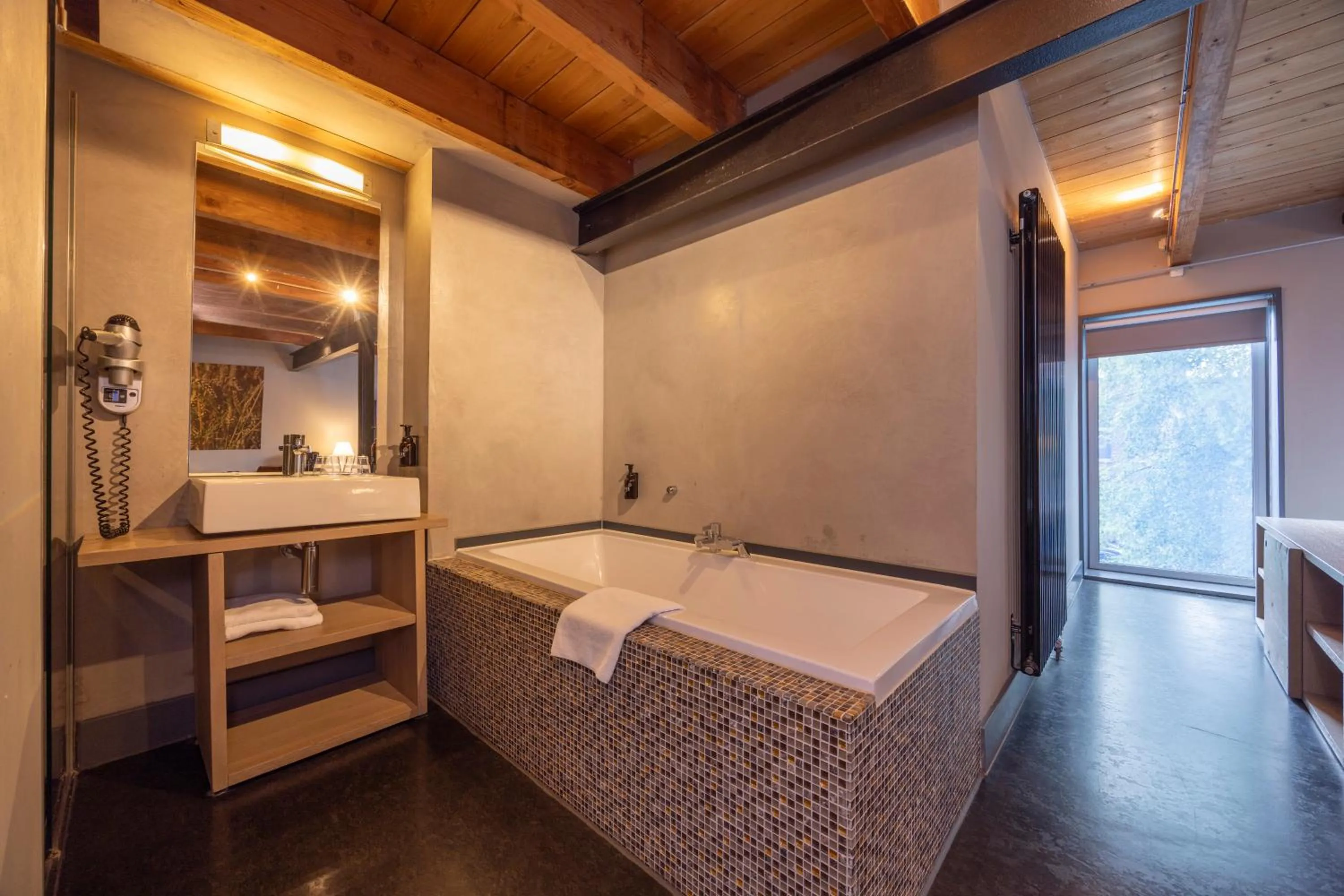 Bathroom, Bed in Fletcher Hotel-Restaurant Kasteel Coevorden