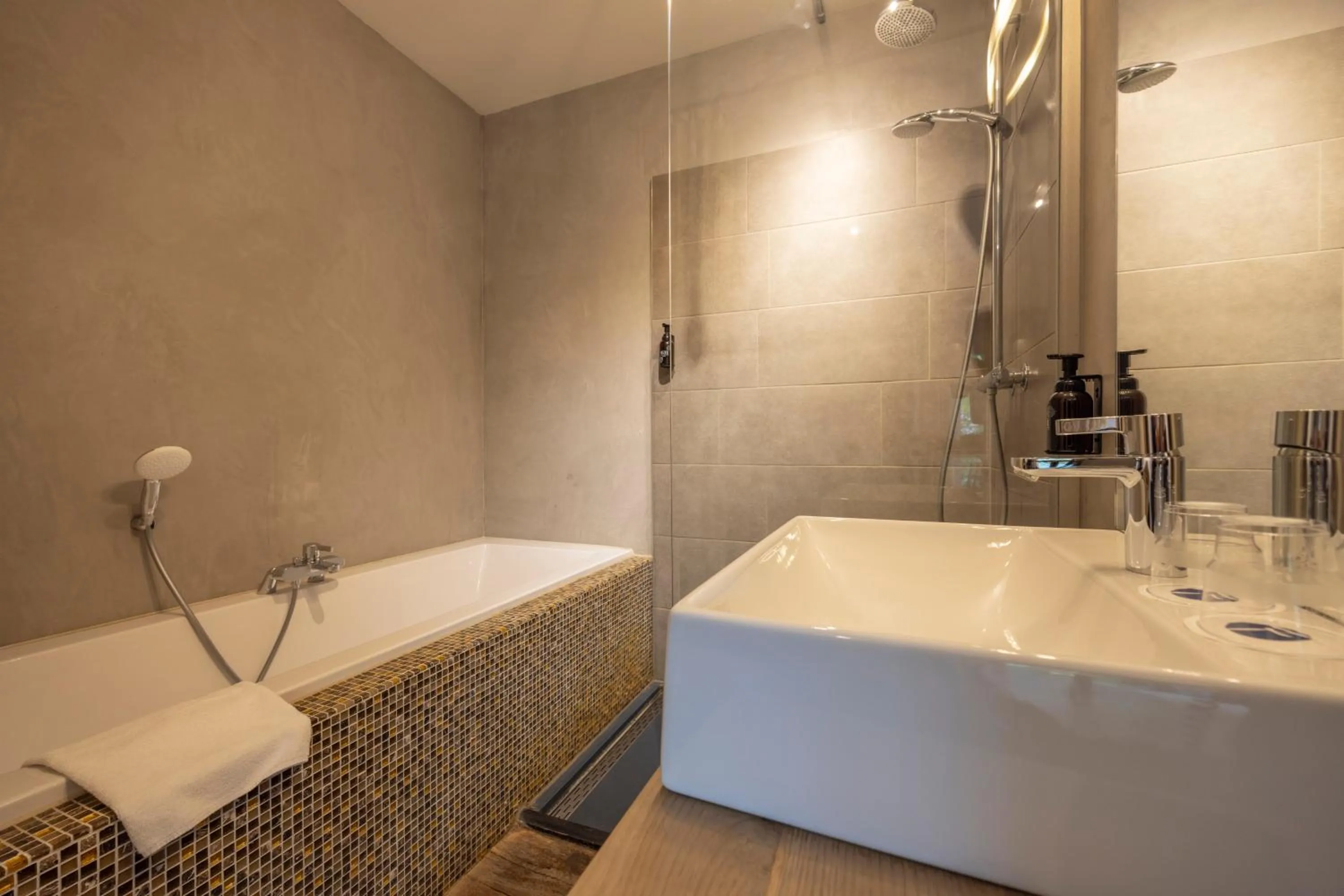 Bathroom in Fletcher Hotel-Restaurant Kasteel Coevorden