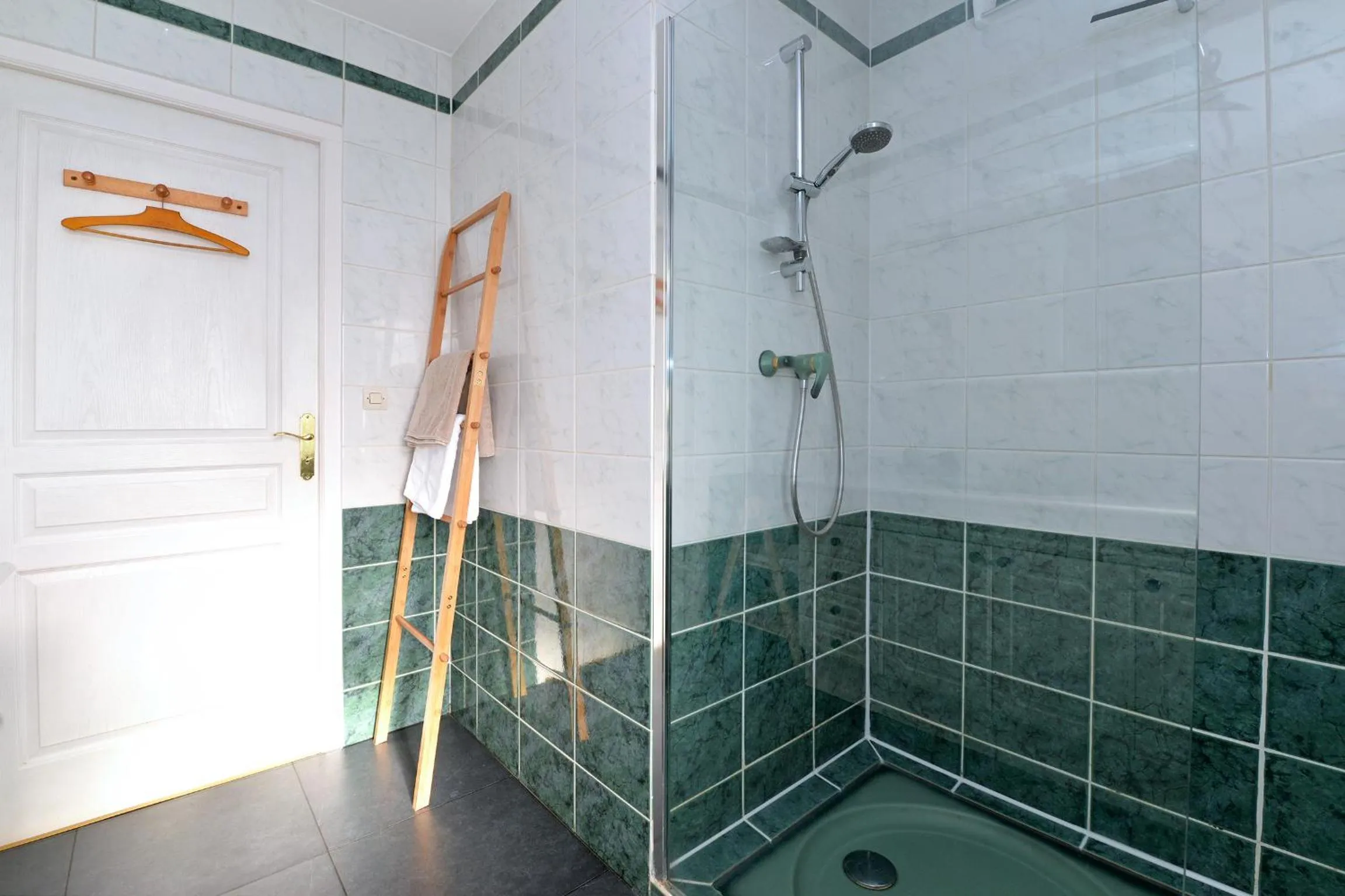 Shower in La Longère des Capucines