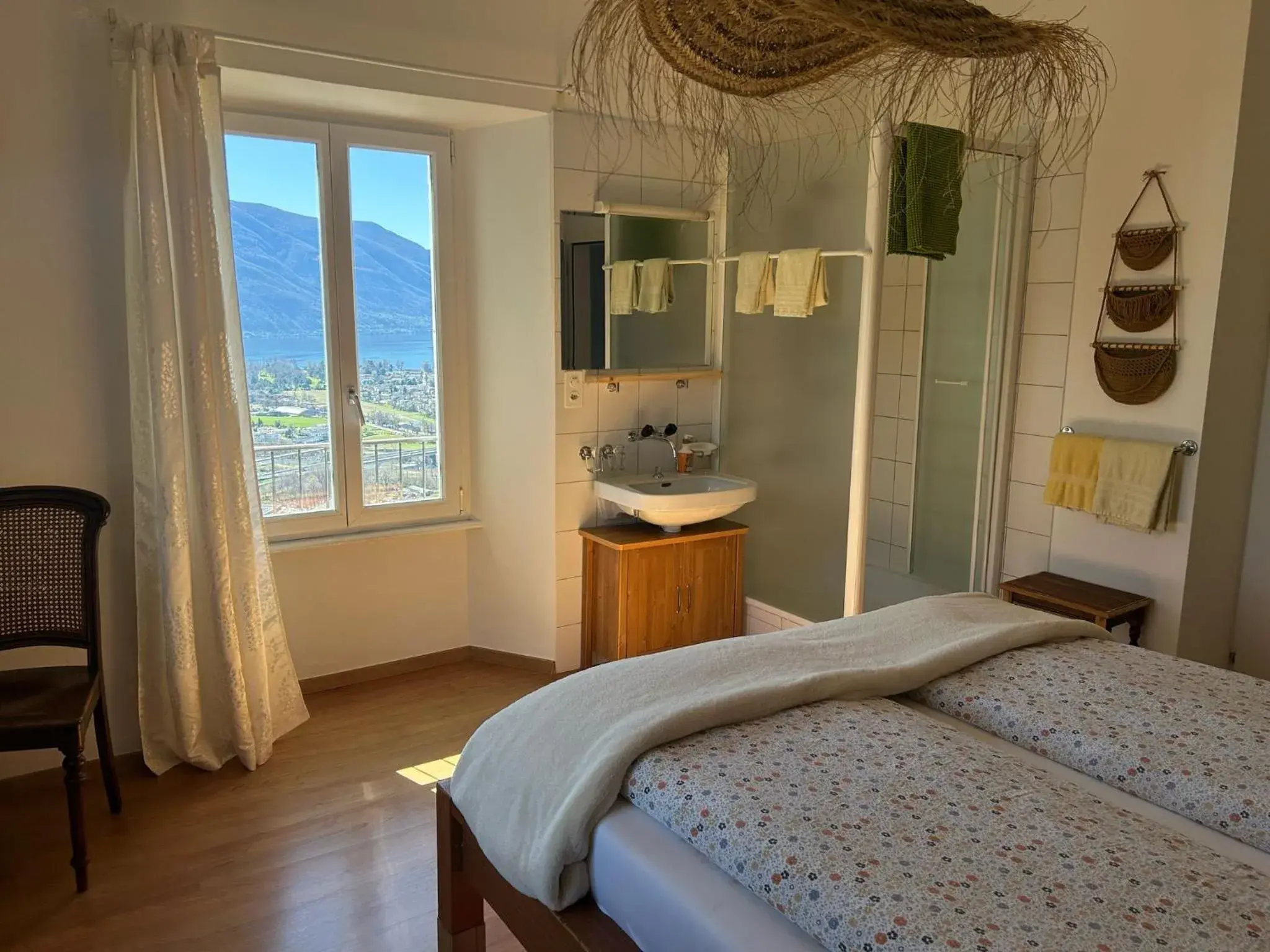 Double Room with shower & shared toilet in Pensione Olanda Double Room with shower & shared toilet in Pensione Olanda