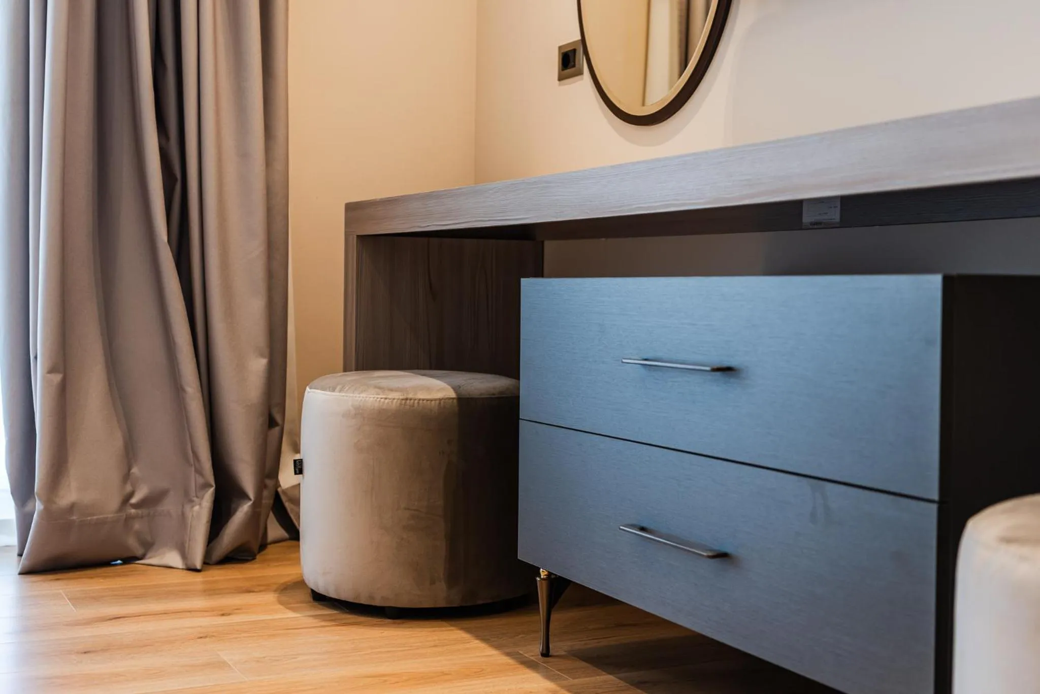 Seating area in Aragosta Hotel