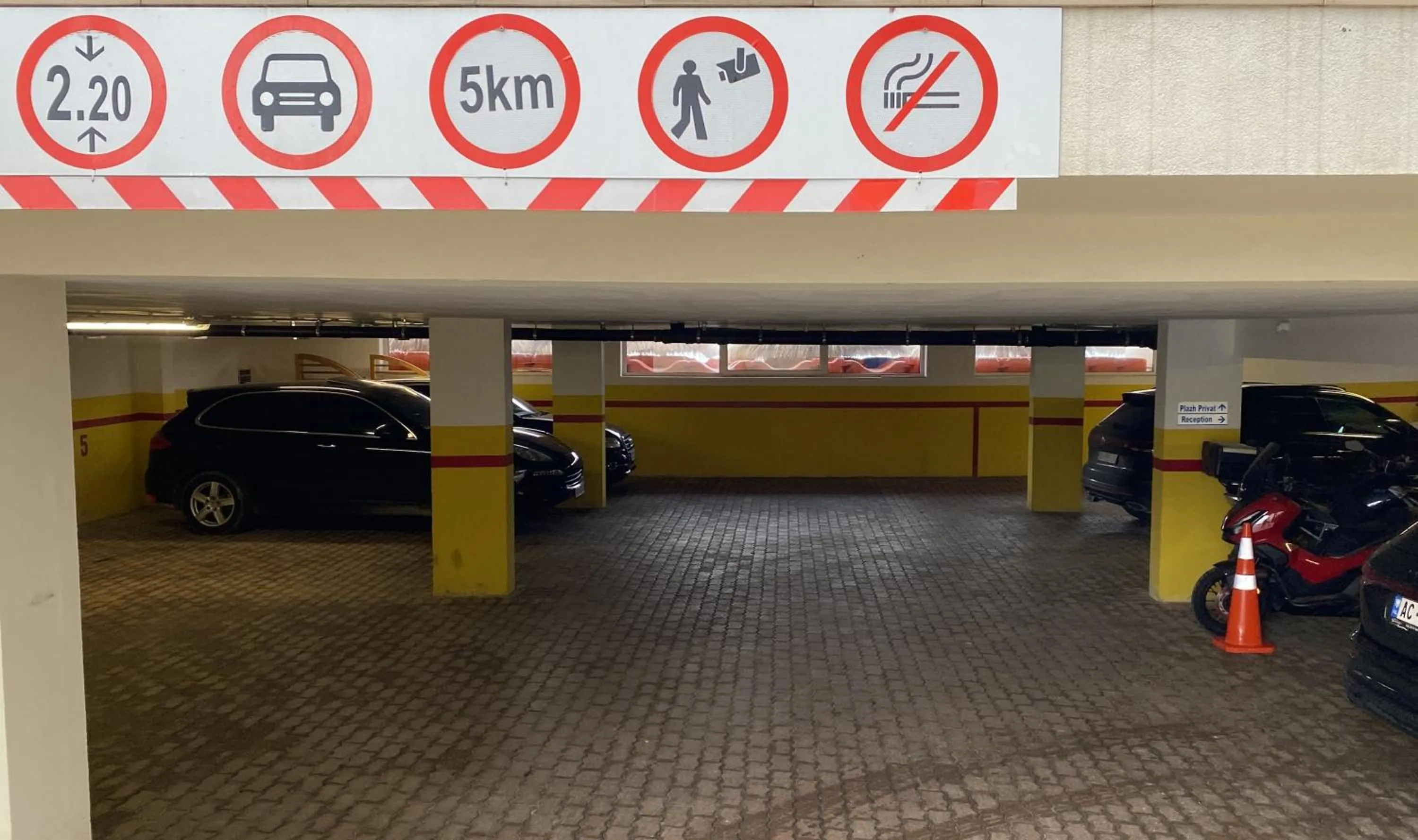 Parking in Aragosta Hotel