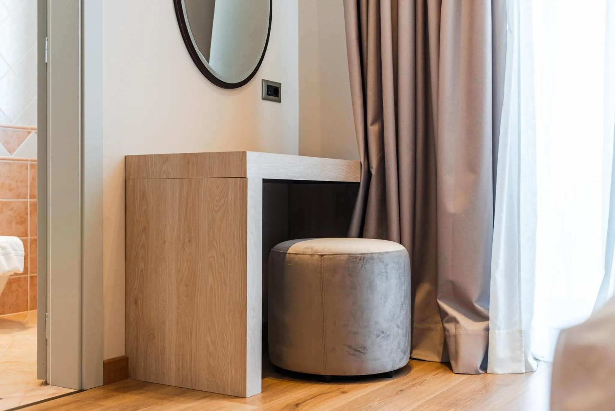 Seating area in Aragosta Hotel