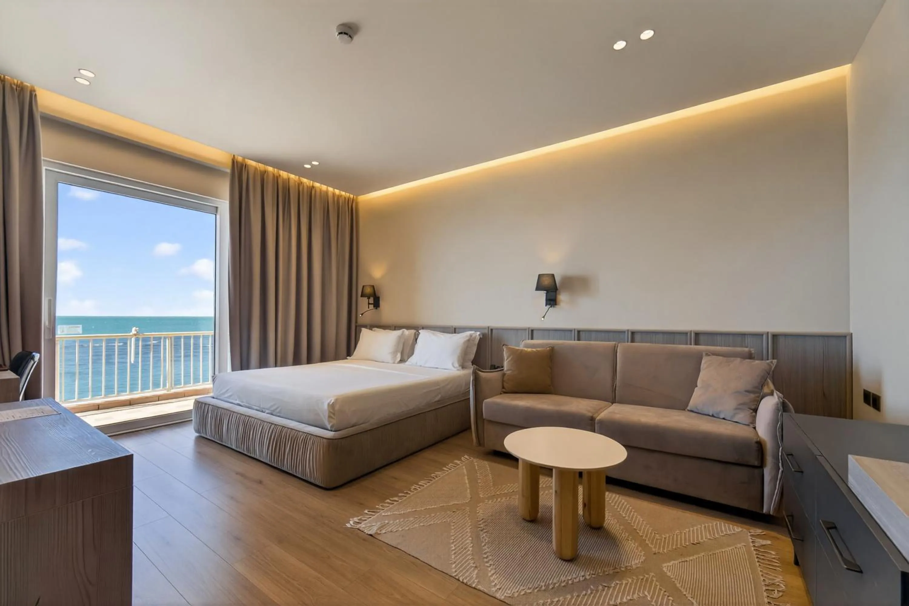 Living room, Bed in Aragosta Hotel