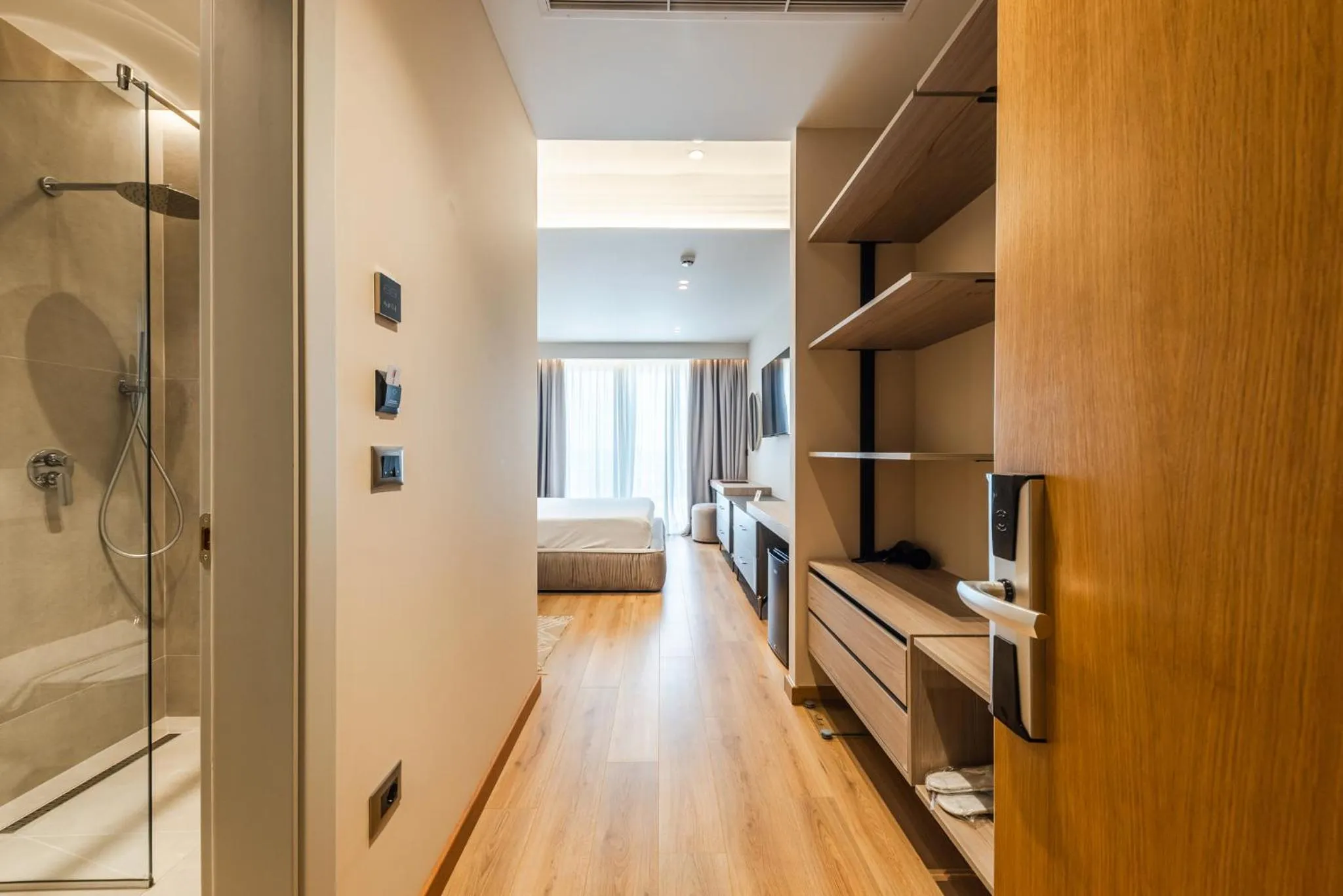 Shower, Bed in Aragosta Hotel