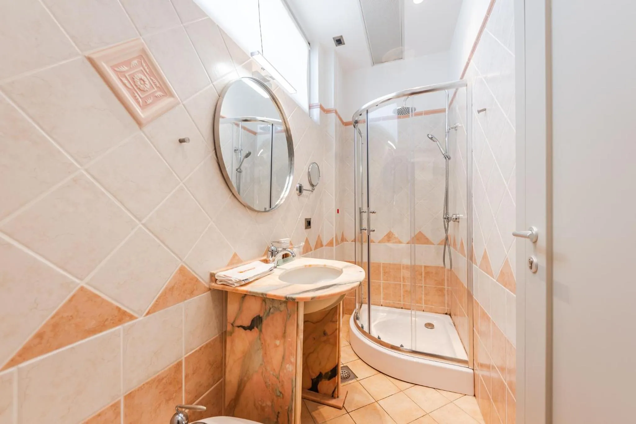 Shower in Aragosta Hotel