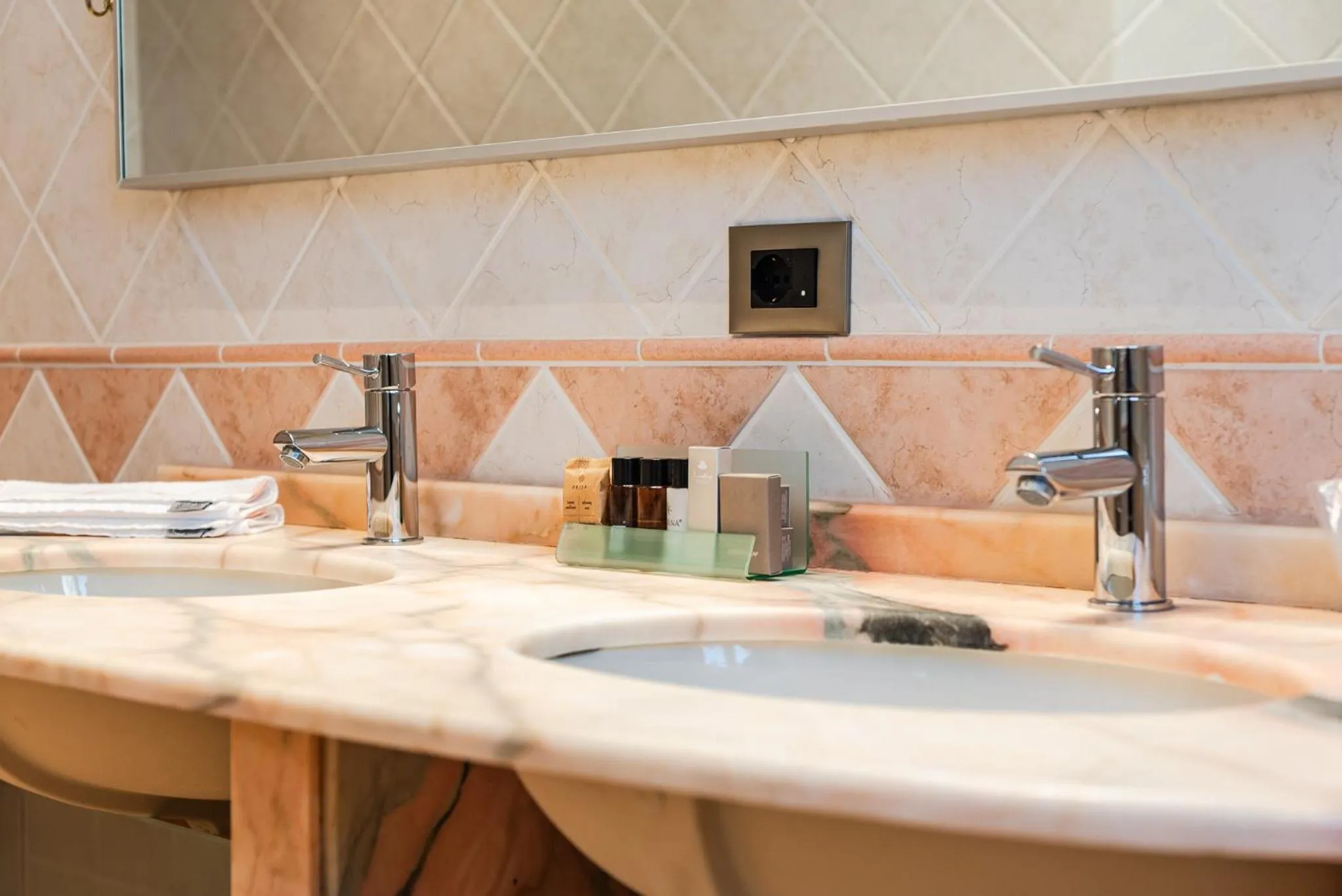 Bathroom in Aragosta Hotel