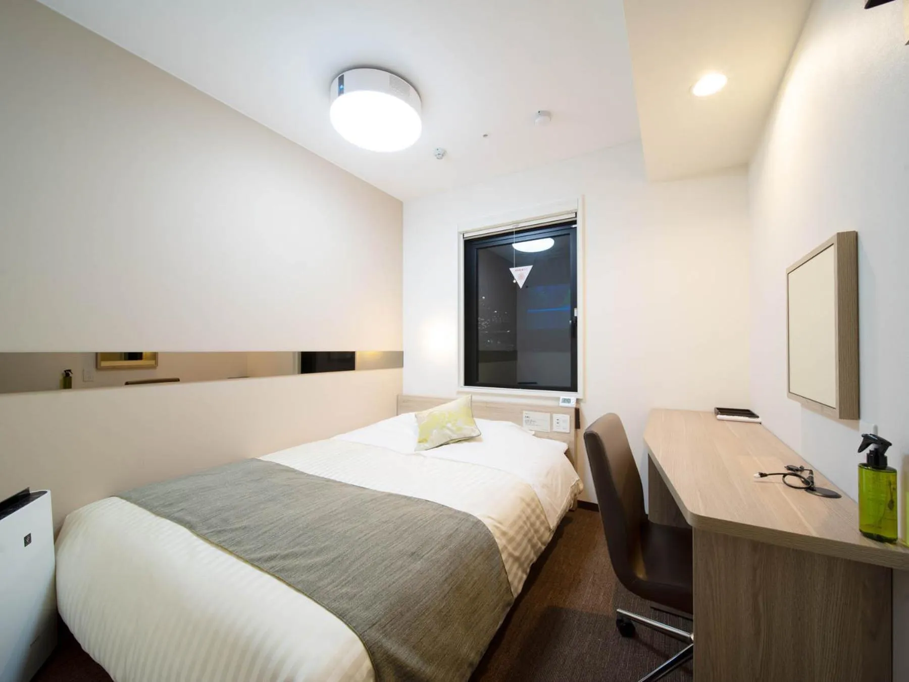 Photo of the whole room, Bed in Super Hotel Tokyo Hamamatsucho