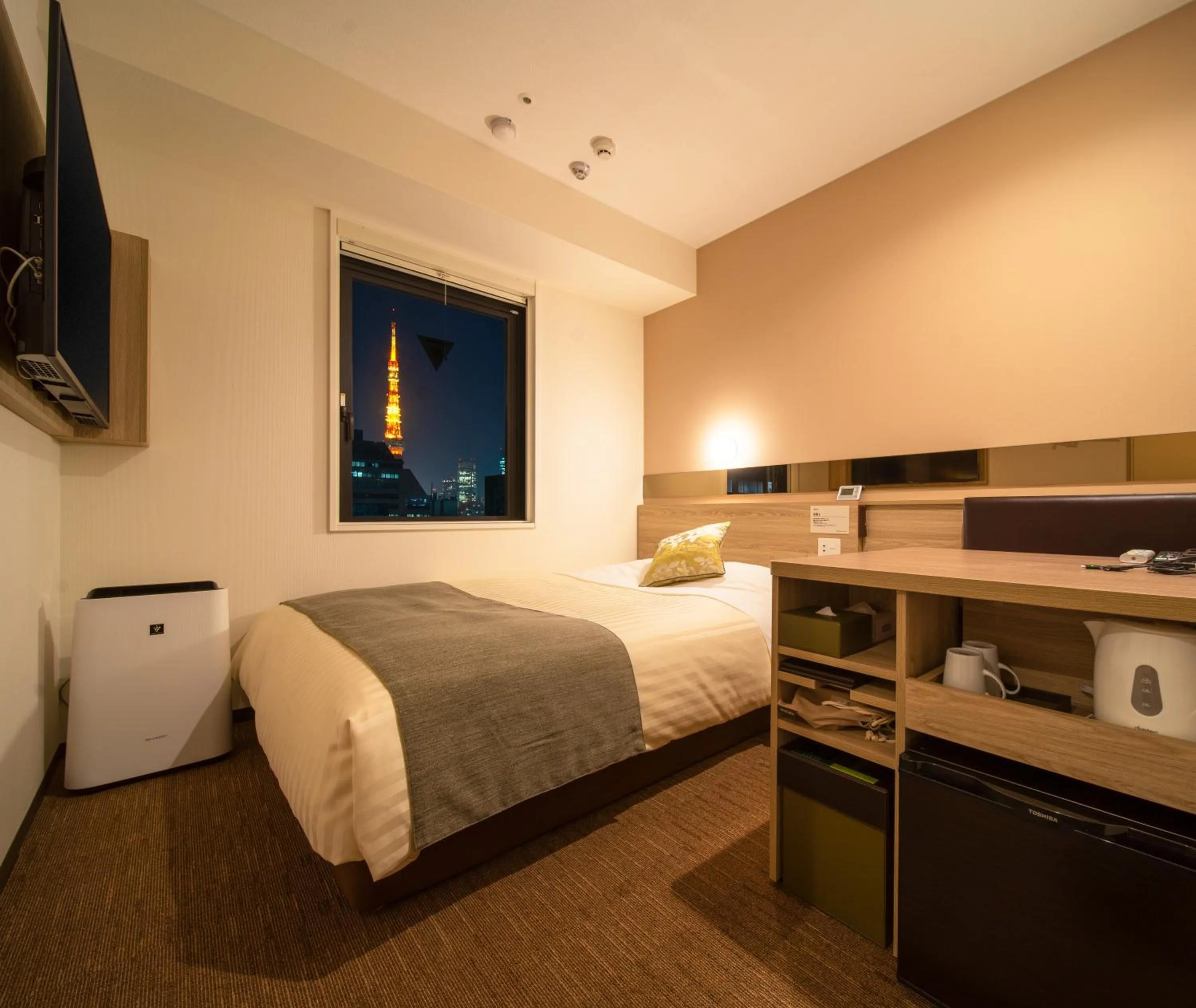 Photo of the whole room, Bed in Super Hotel Tokyo Hamamatsucho