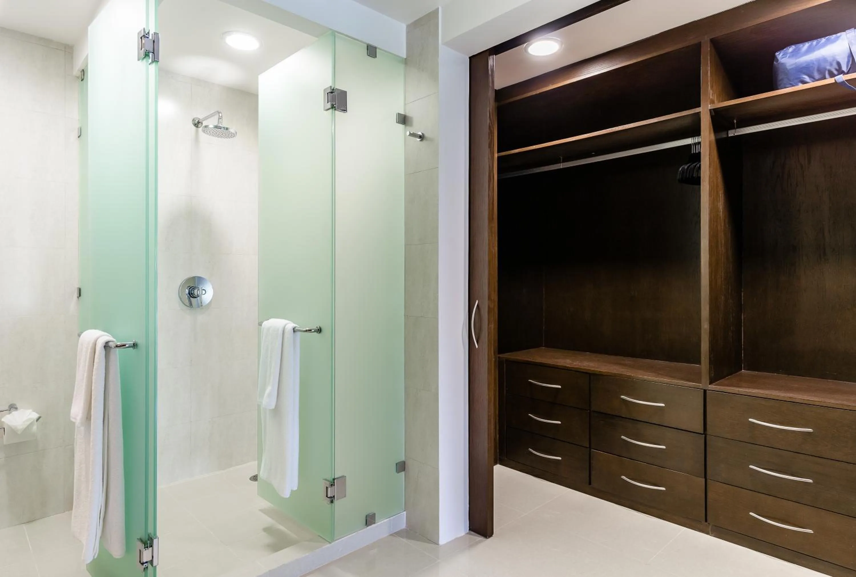 Mareazul Beach Front Condos At playa del Carmen