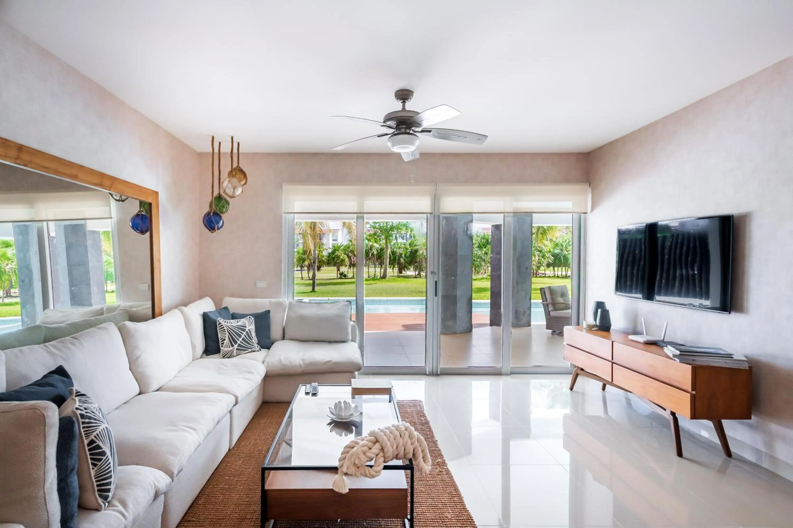 TV and multimedia in Mareazul Beach Front Condos At playa del Carmen