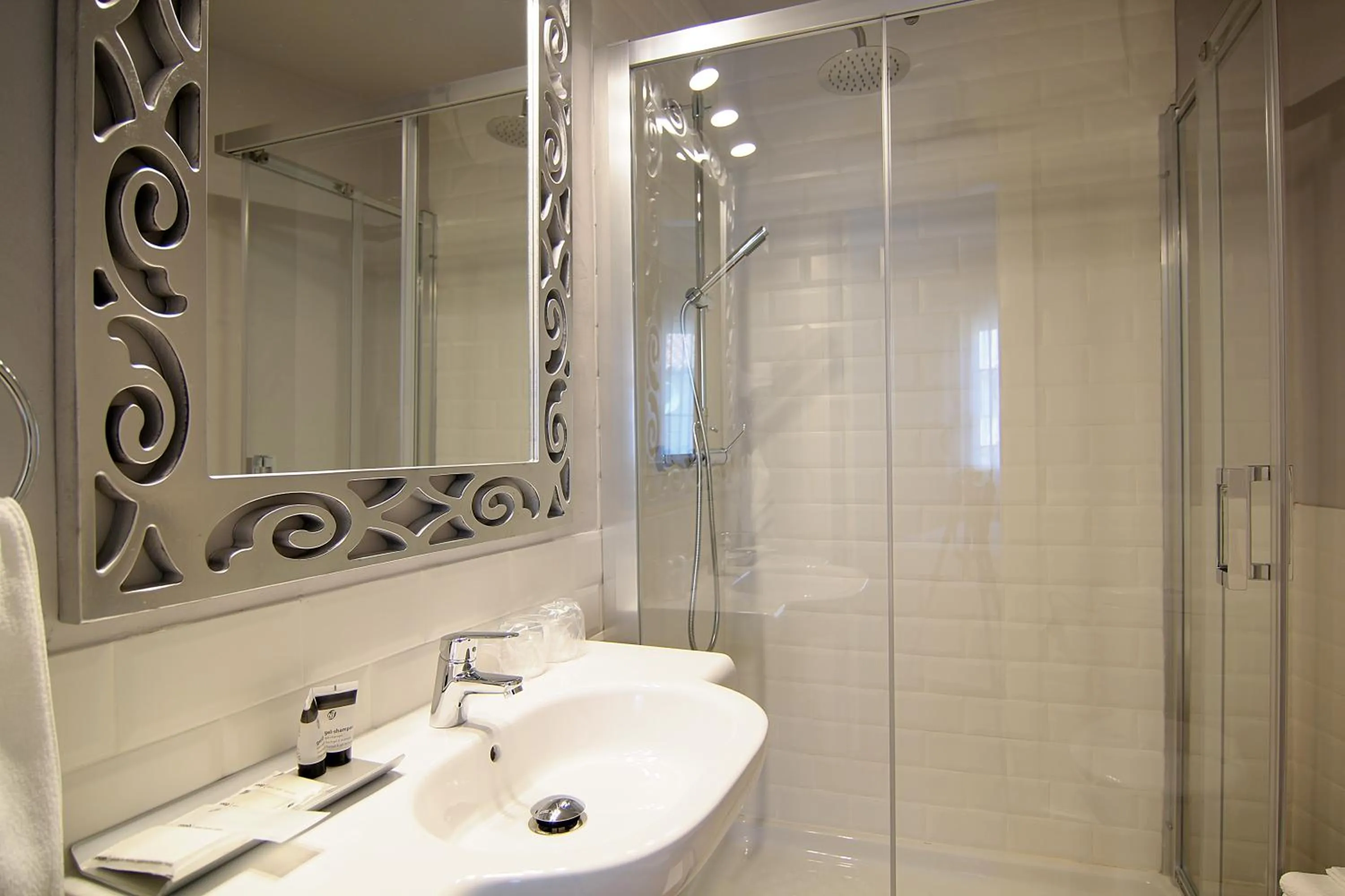 Shower in Hostal Los Castañuelos