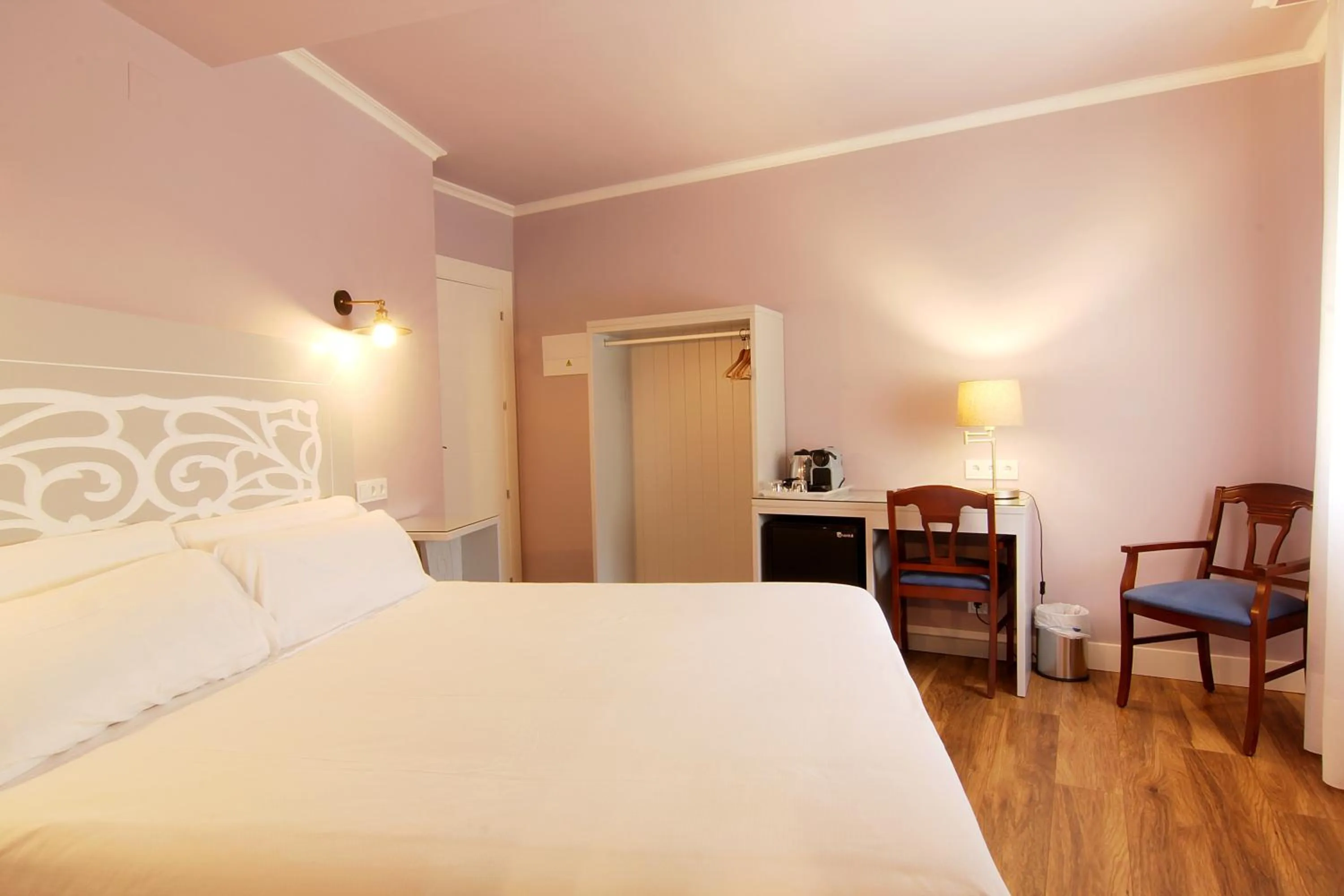 Bed in Hostal Los Castañuelos