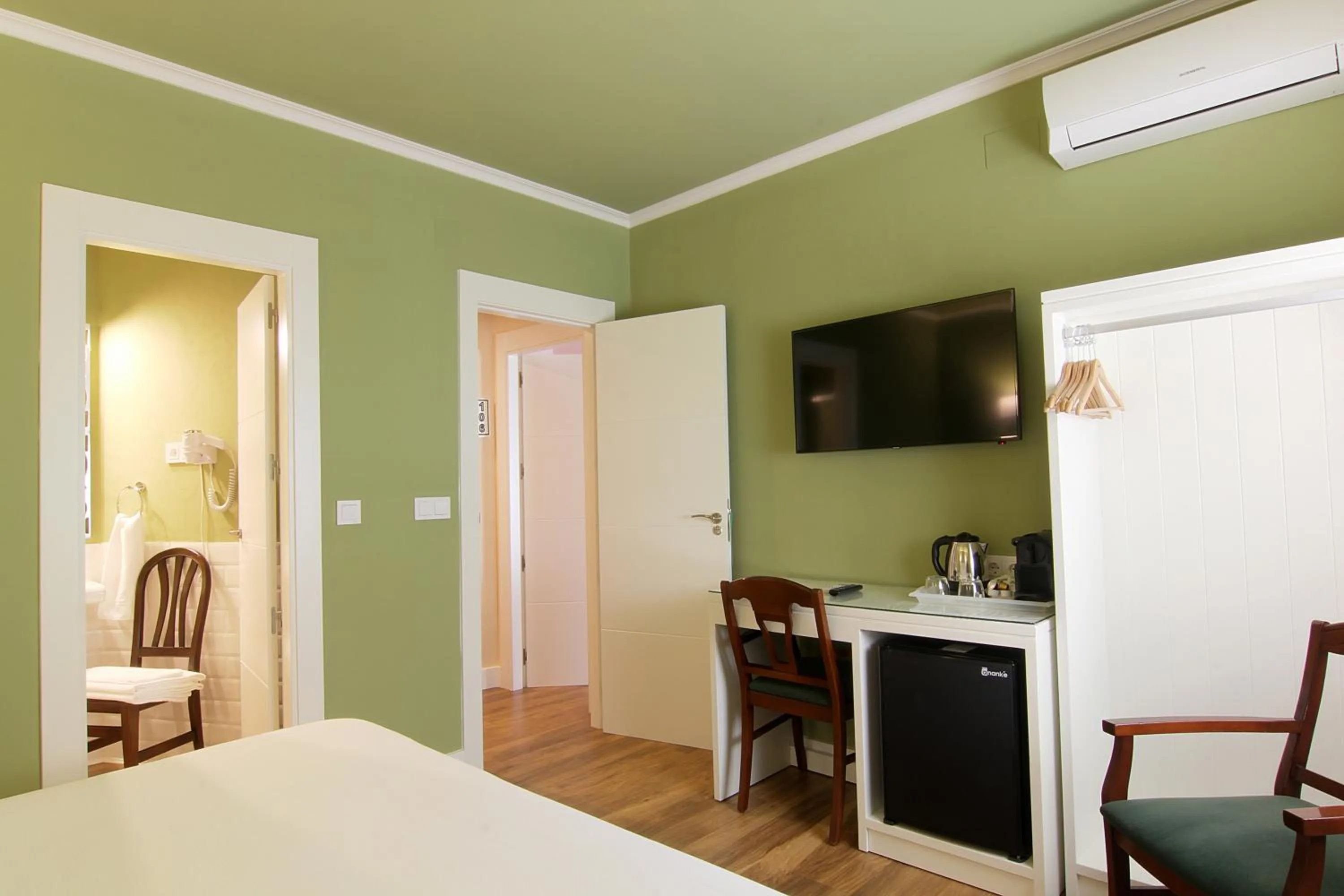 Bed in Hostal Los Castañuelos