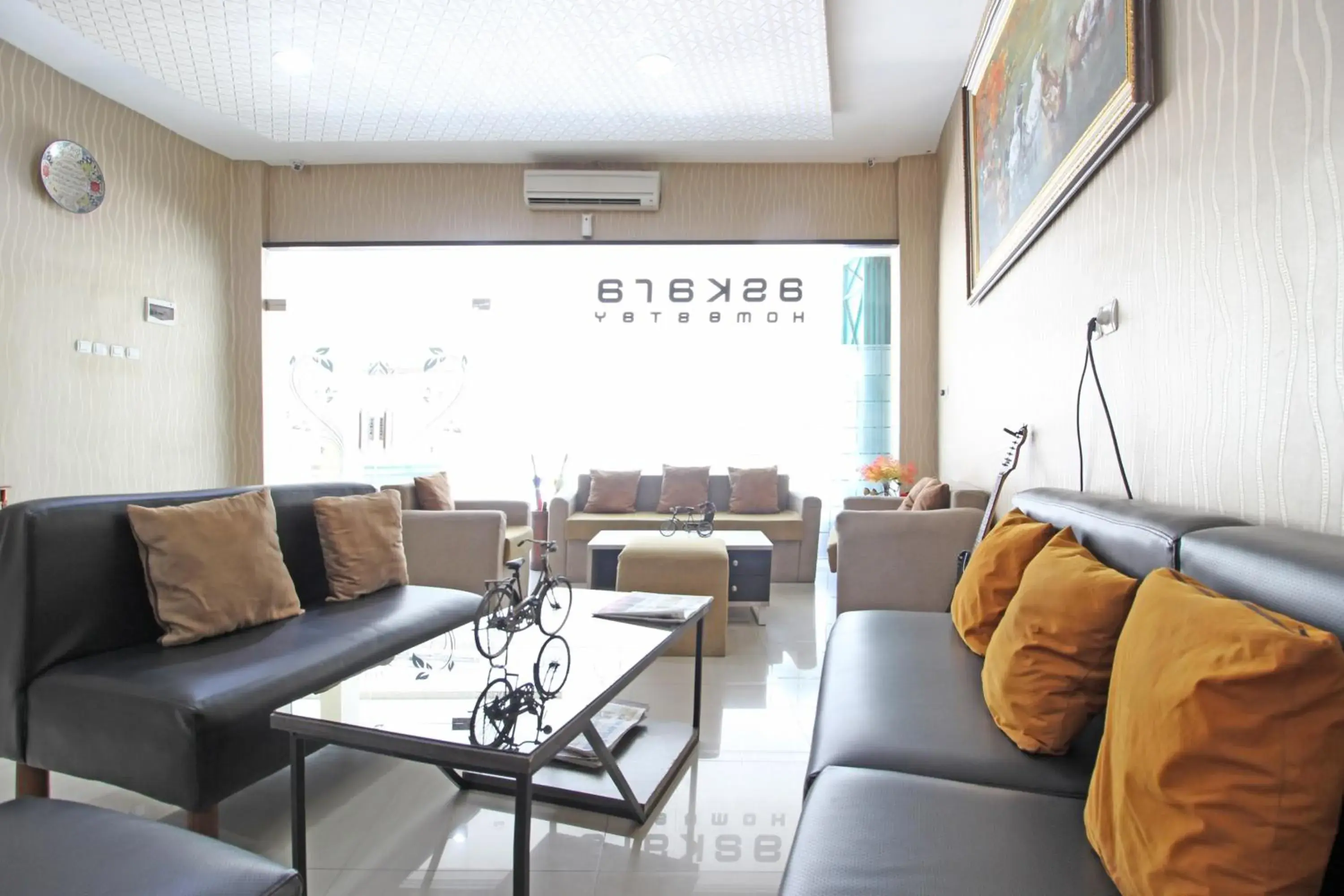 Lobby or reception in RedDoorz near UNS Solo Lobby or reception in RedDoorz near UNS Solo