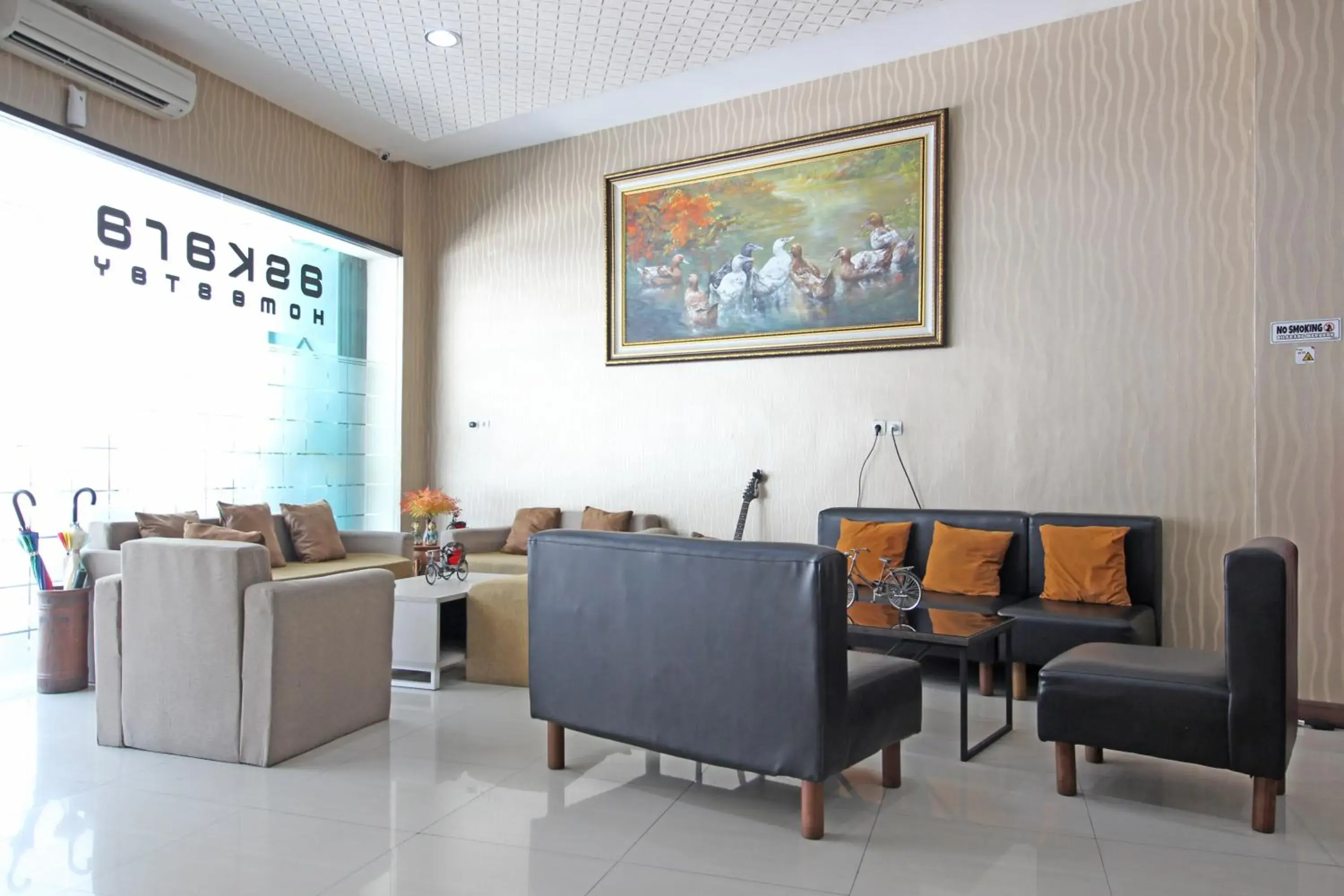 Lobby or reception in RedDoorz near UNS Solo Lobby or reception in RedDoorz near UNS Solo