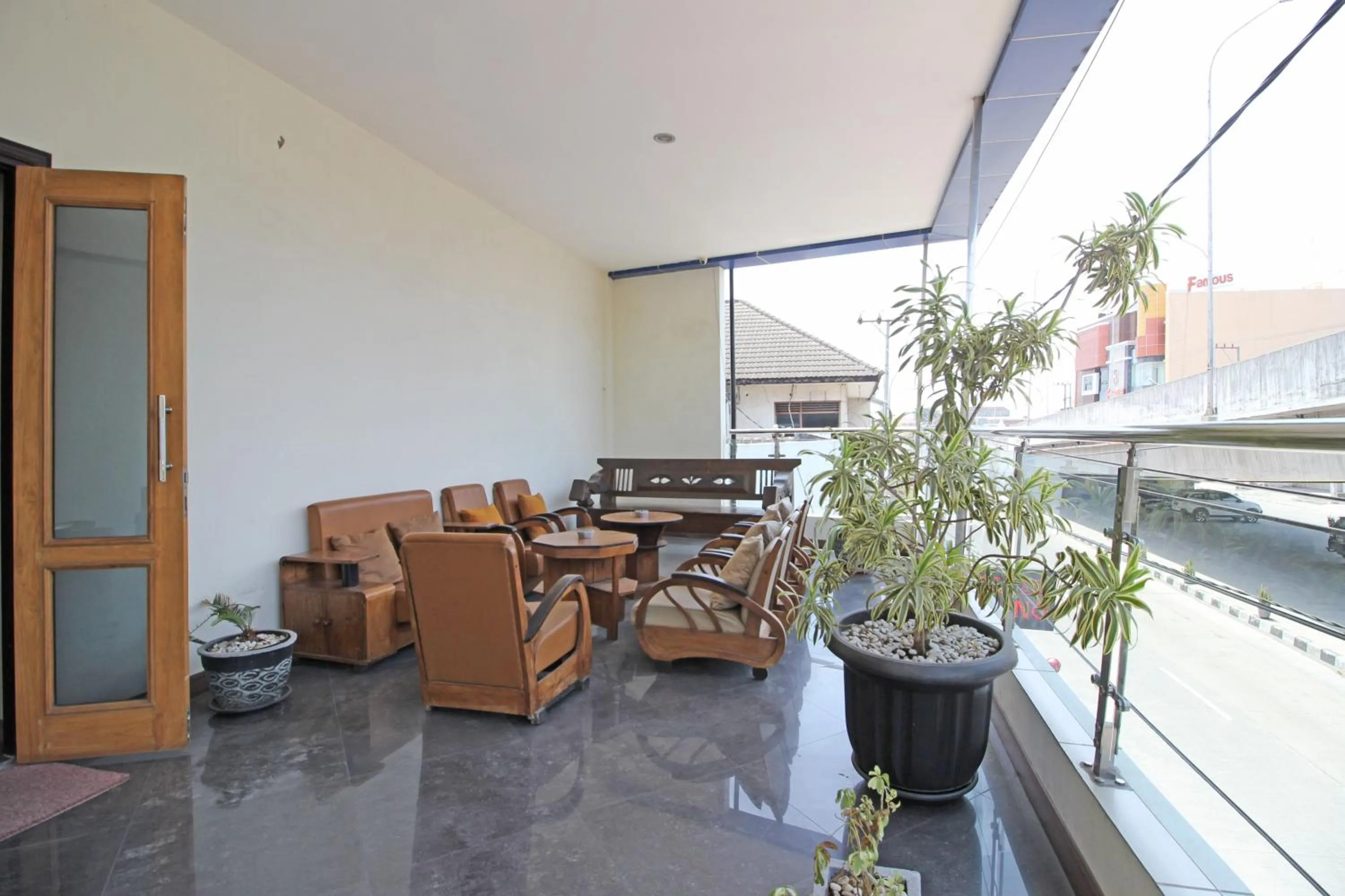 Balcony/Terrace in RedDoorz near UNS Solo