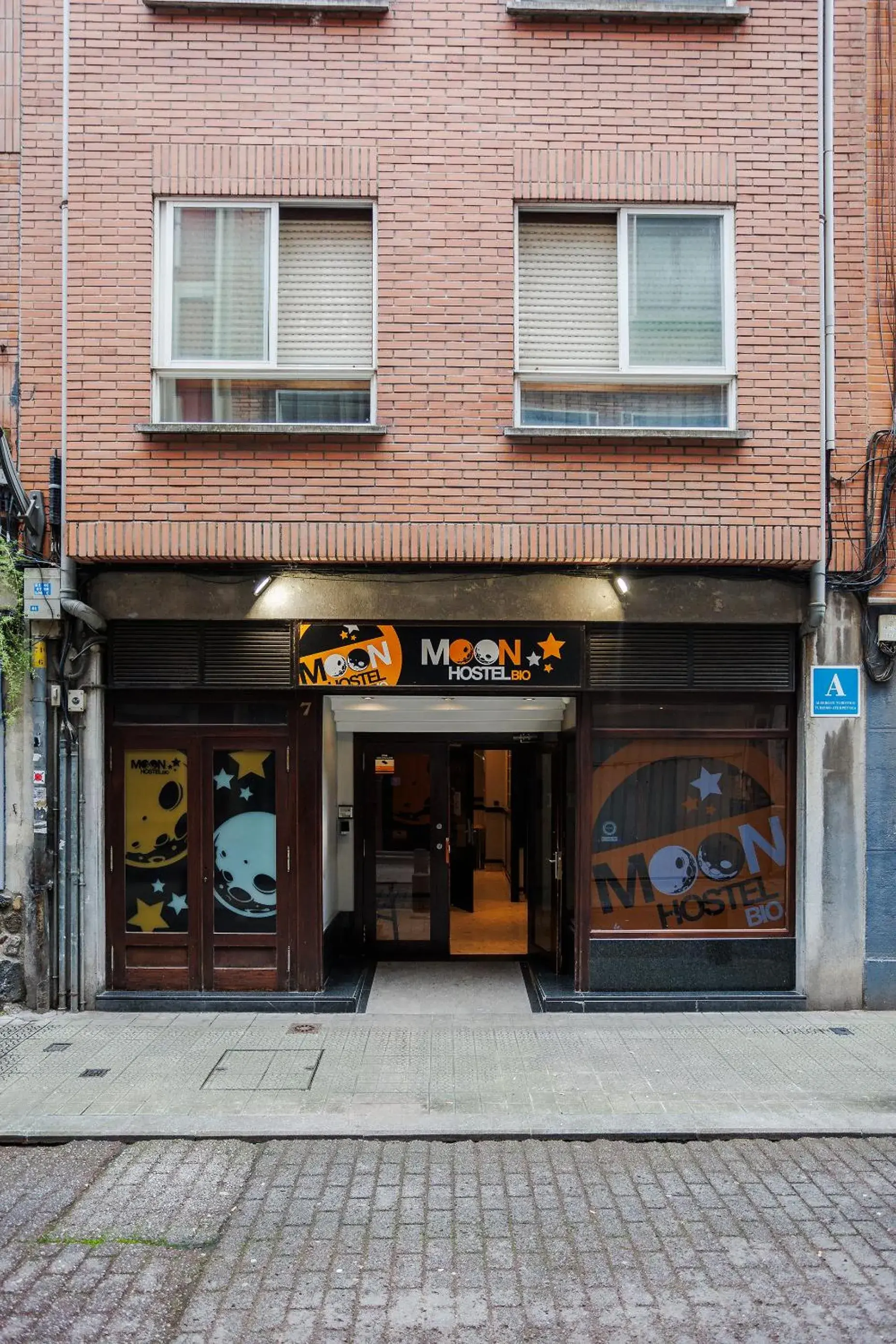 Facade/entrance in Moon Hostel Bio Facade/entrance in Moon Hostel Bio