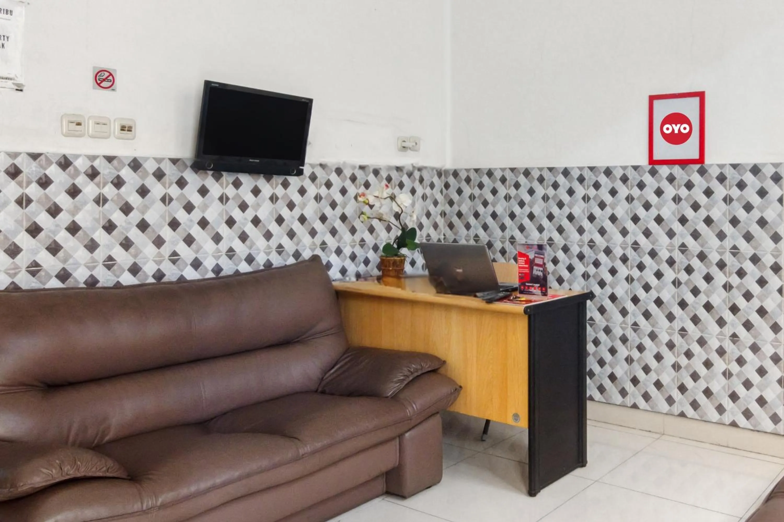 Lobby or reception in RedDoorz @ Permata Sari Karawaci