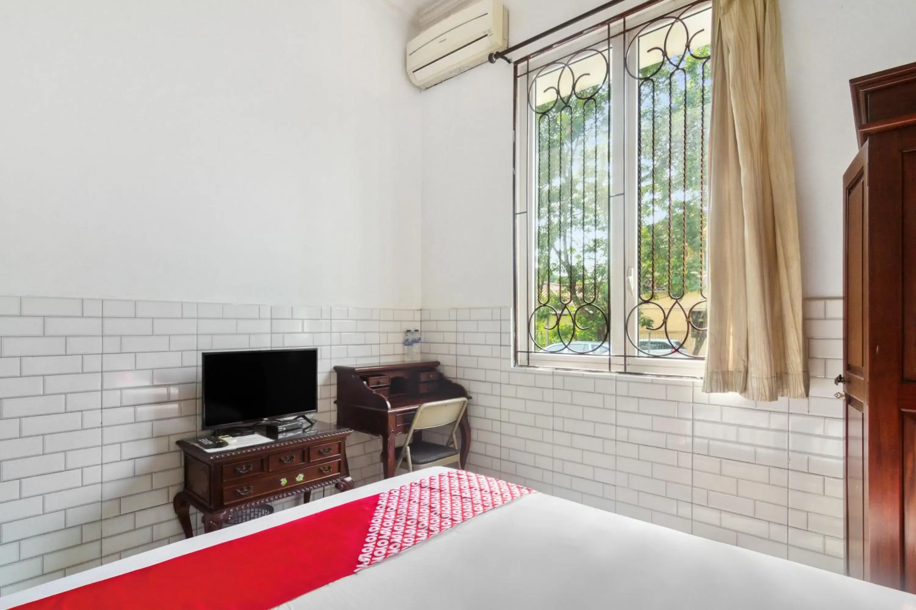 Bedroom in RedDoorz @ Permata Sari Karawaci Bedroom in RedDoorz @ Permata Sari Karawaci