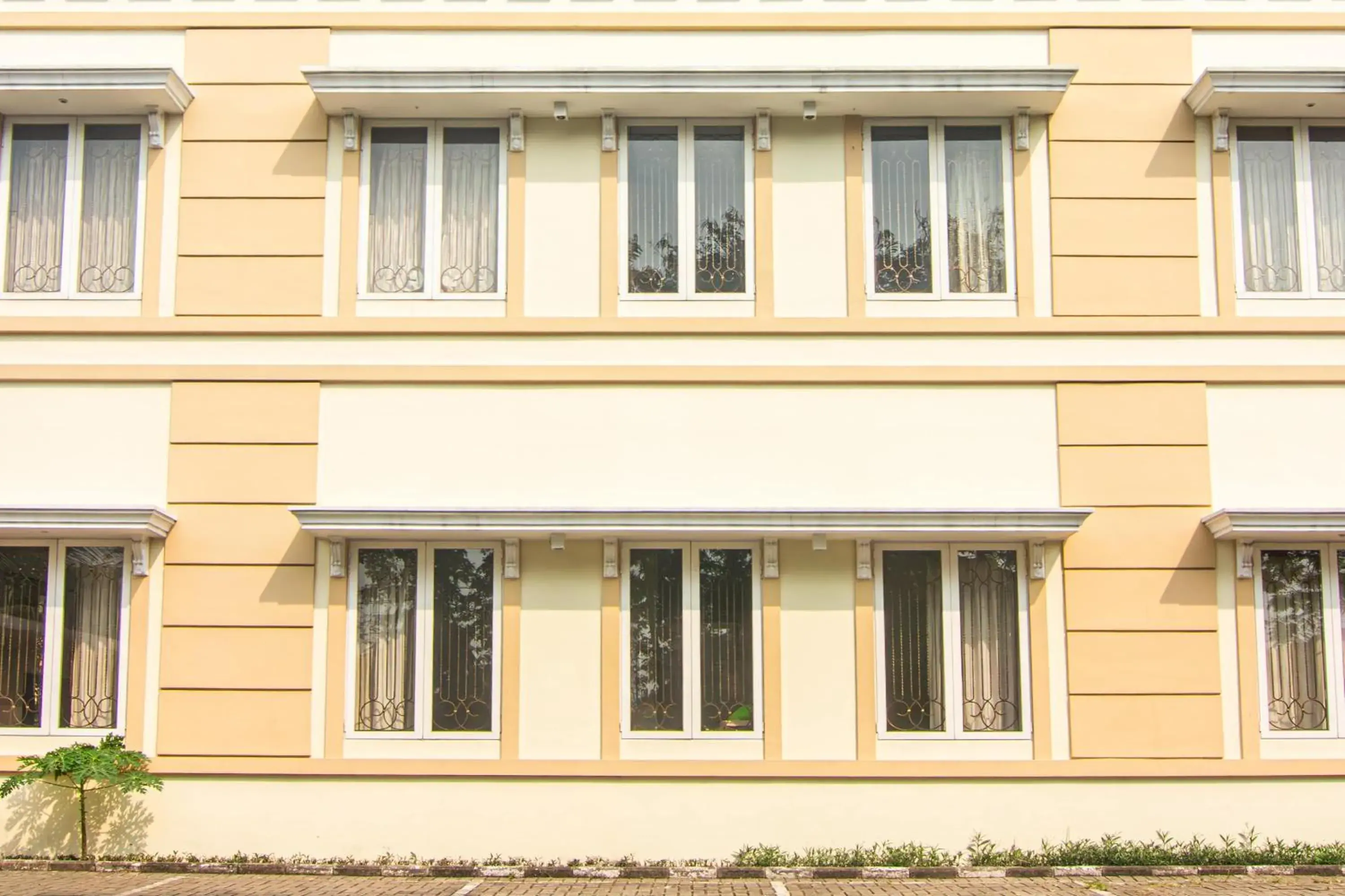 Facade/entrance in RedDoorz @ Permata Sari Karawaci Facade/entrance in RedDoorz @ Permata Sari Karawaci