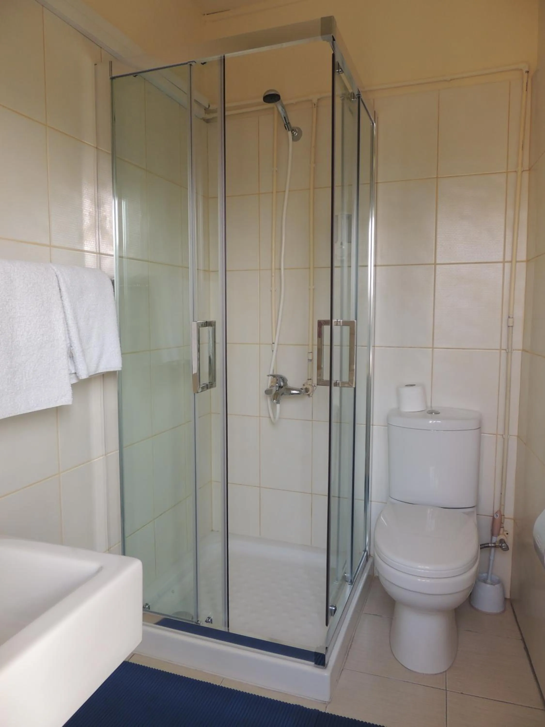 Bathroom in Delphi Hotel