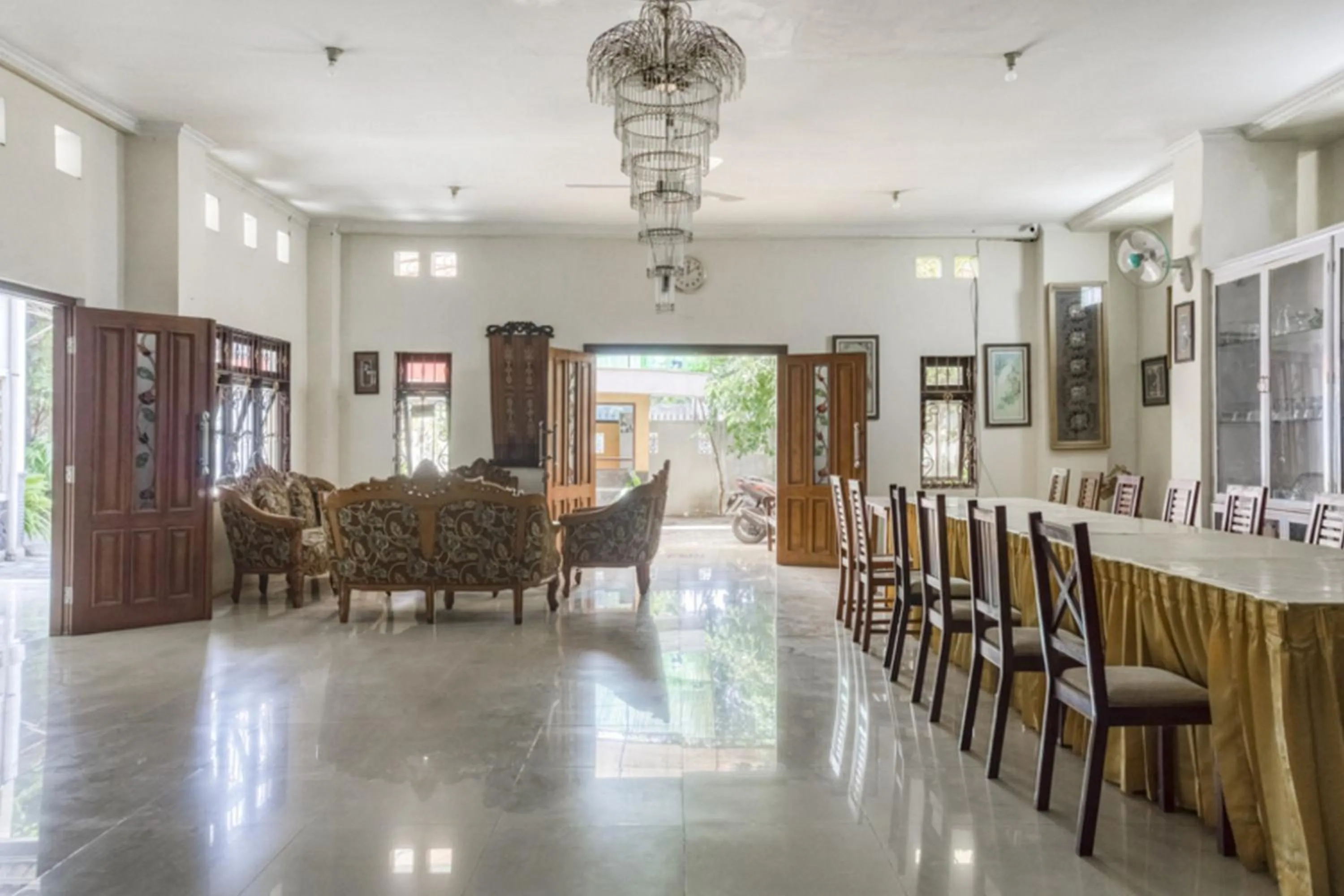 Restaurant/places to eat in RedDoorz Syariah @ Raya Tajem Maguwo