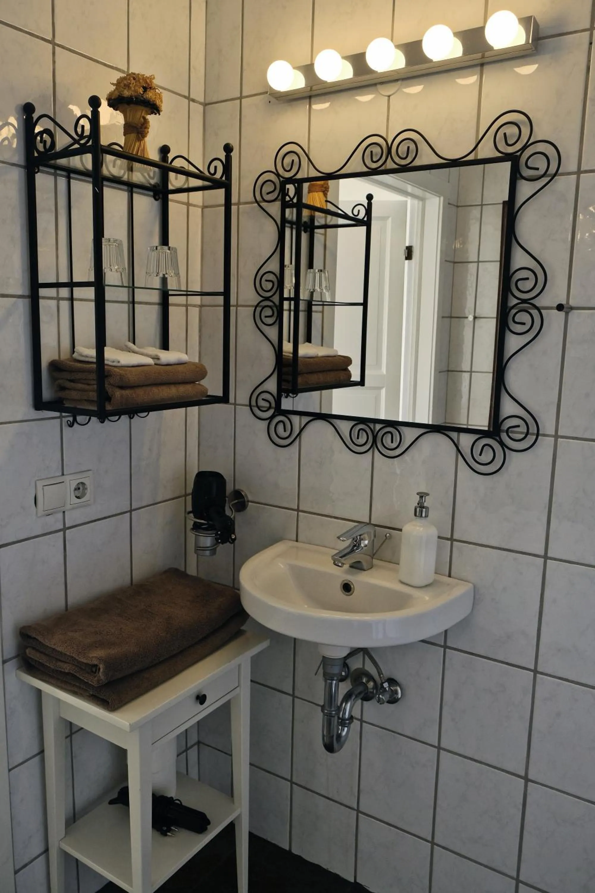 Bathroom in Hraunsnef Country Hotel