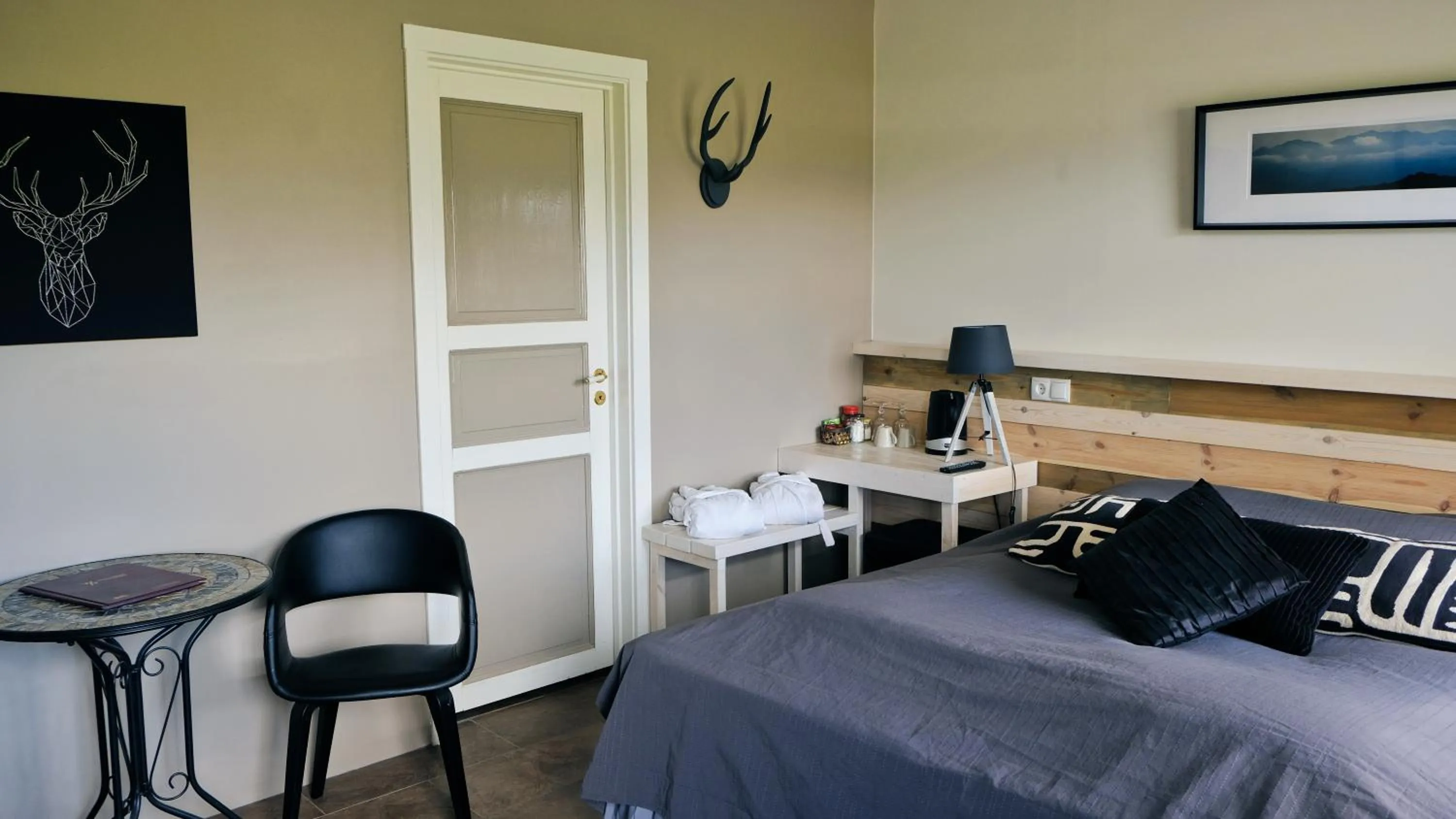 Bedroom, Bed in Hraunsnef Country Hotel