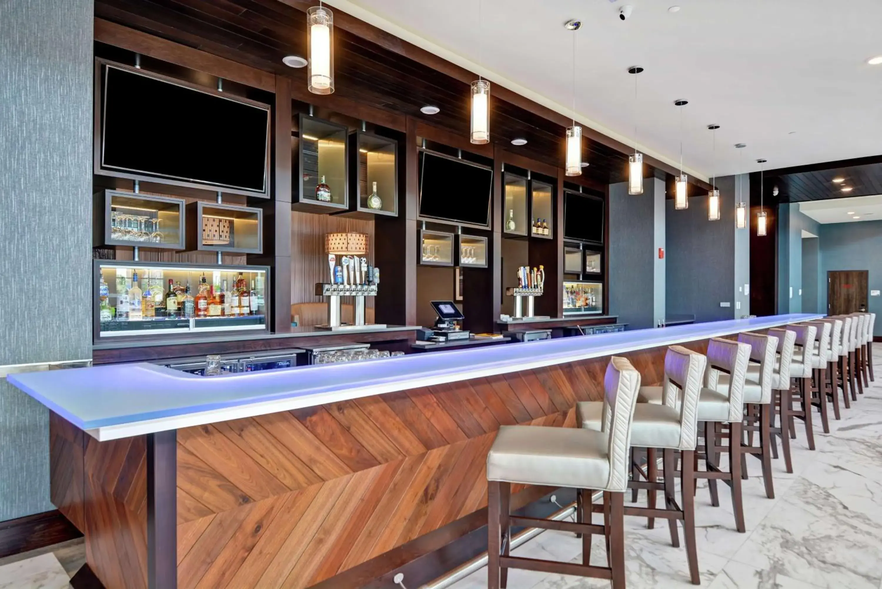 Lounge or bar in Embassy Suites By Hilton Plainfield Indianapolis Airport Lounge or bar in Embassy Suites By Hilton Plainfield Indianapolis Airport