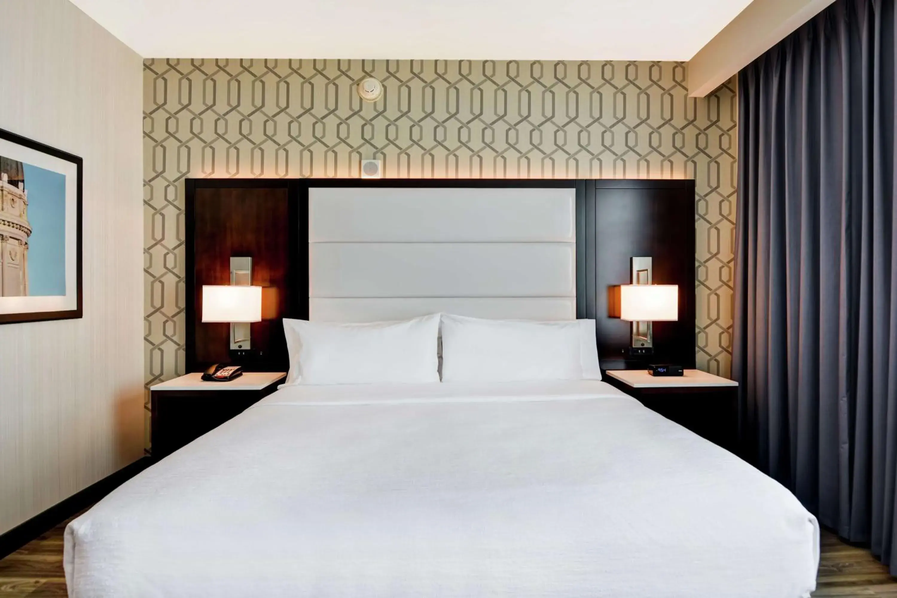 Bed in Embassy Suites By Hilton Plainfield Indianapolis Airport Bed in Embassy Suites By Hilton Plainfield Indianapolis Airport