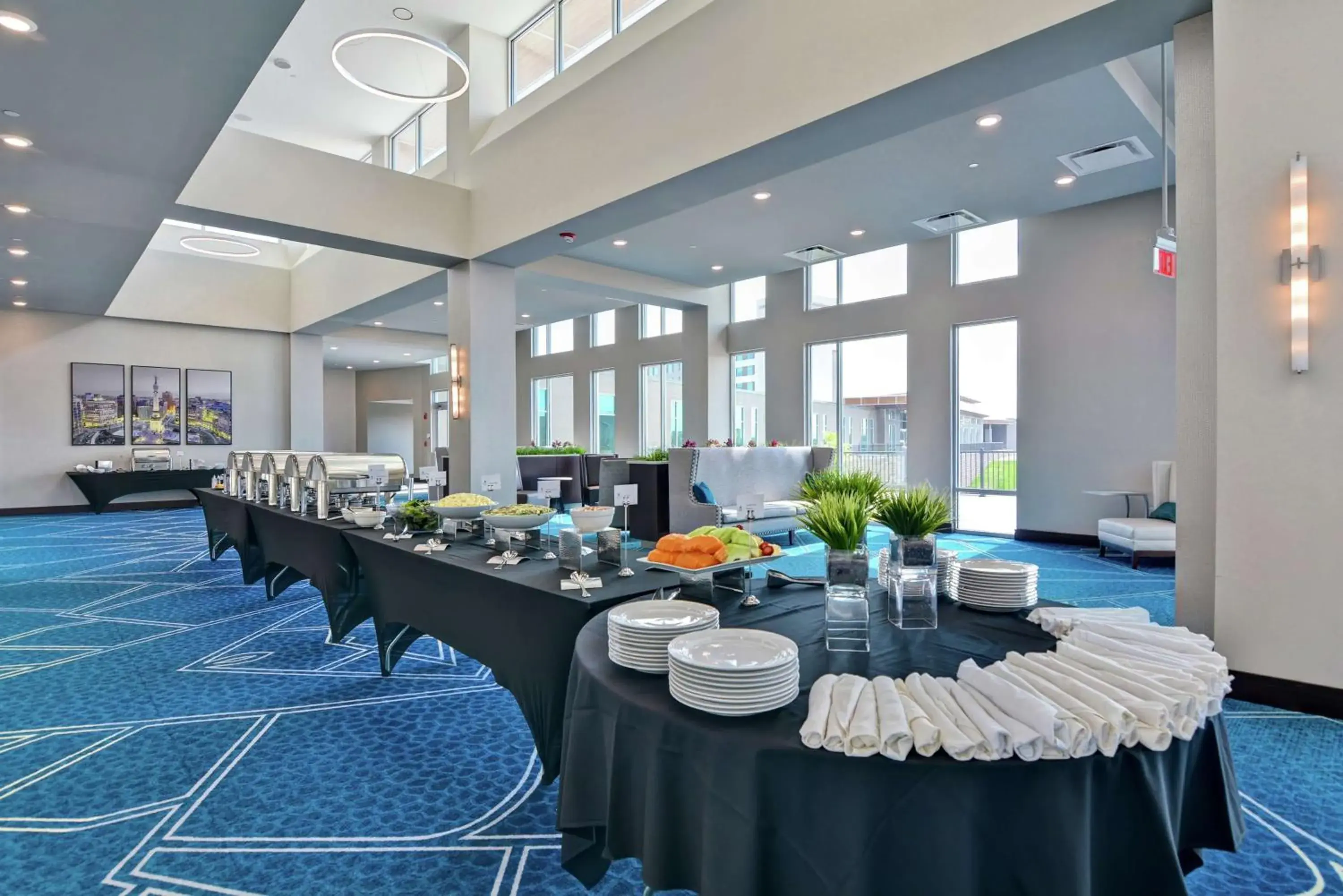 Dining area in Embassy Suites By Hilton Plainfield Indianapolis Airport Dining area in Embassy Suites By Hilton Plainfield Indianapolis Airport