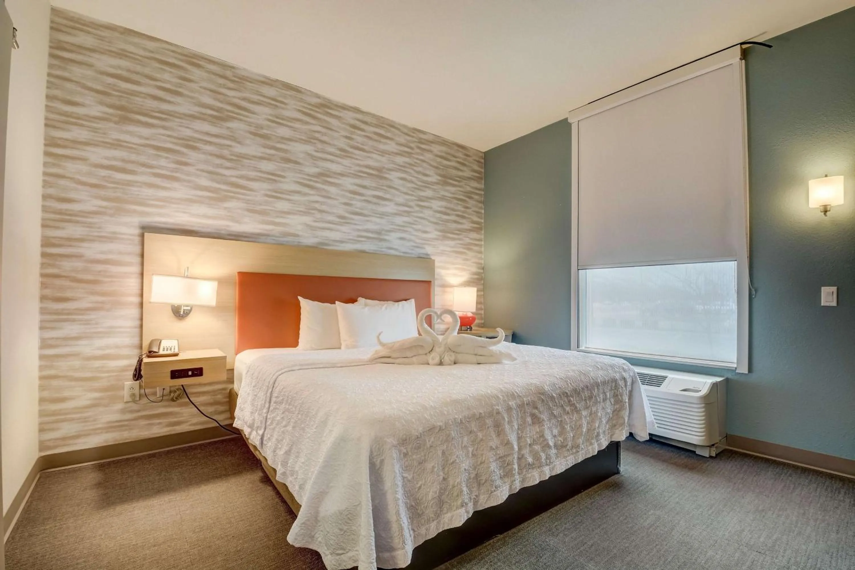 Bed in Home 2 Suites By Hilton Indianapolis Northwest