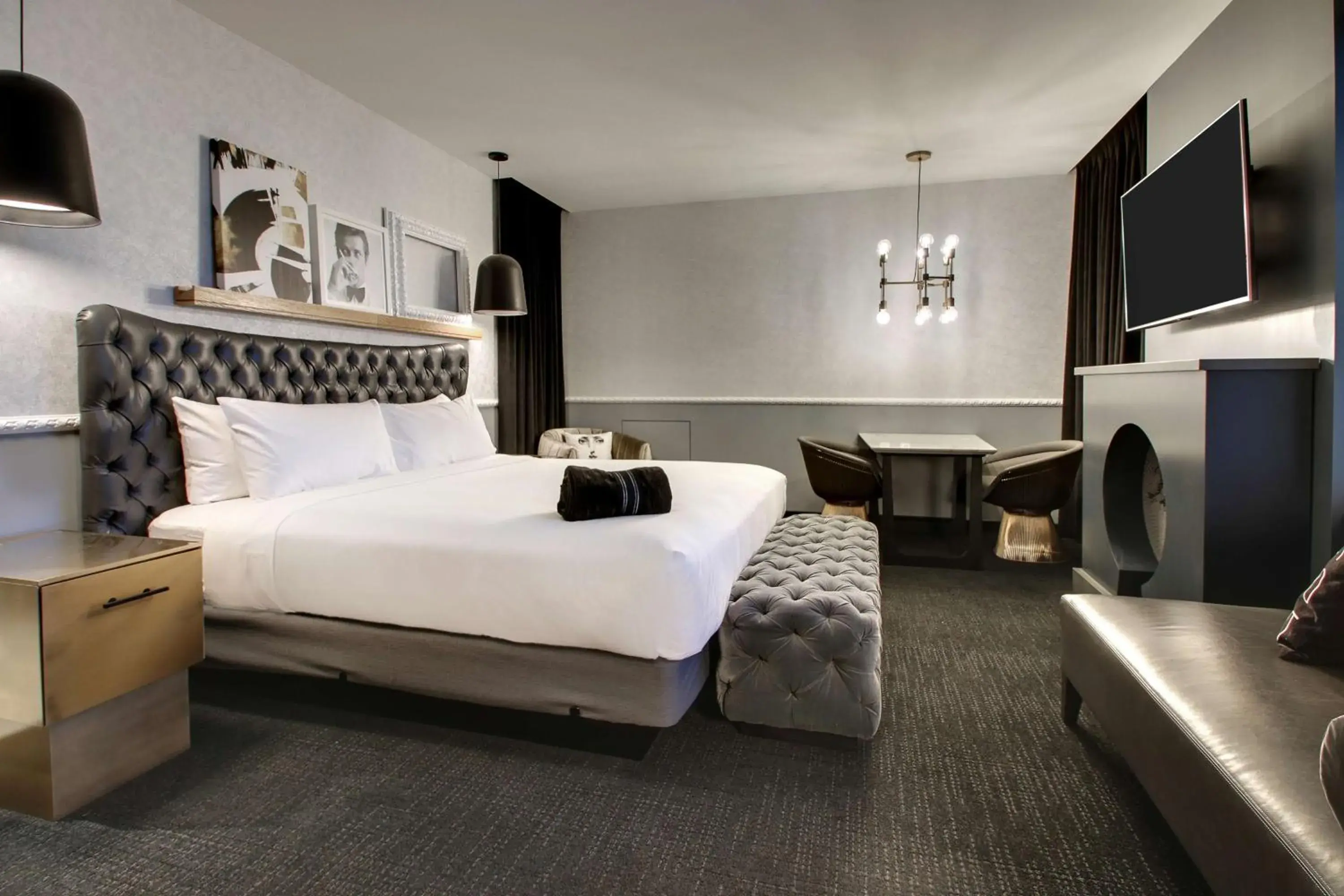 Bed in The Rose Chicago, Tapestry Collection By Hilton Bed in The Rose Chicago, Tapestry Collection By Hilton