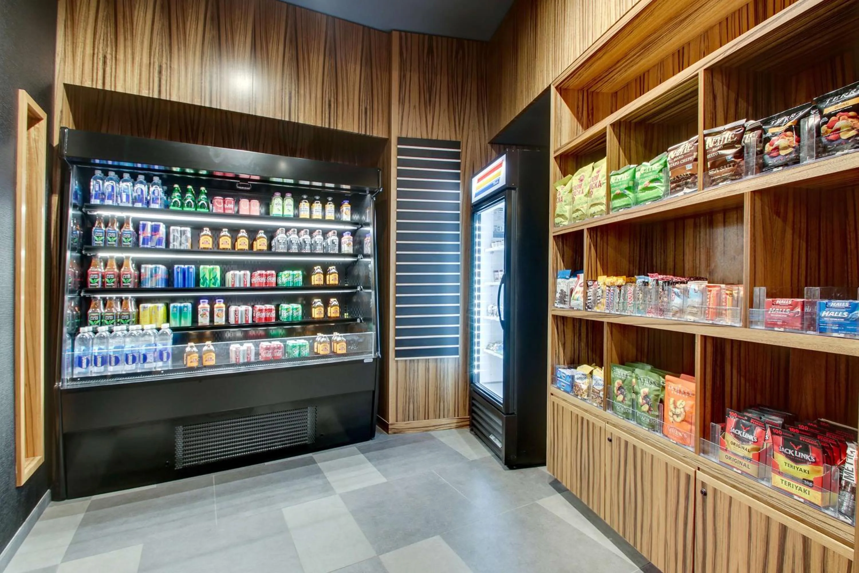 Restaurant/places to eat in The Rose Chicago, Tapestry Collection By Hilton