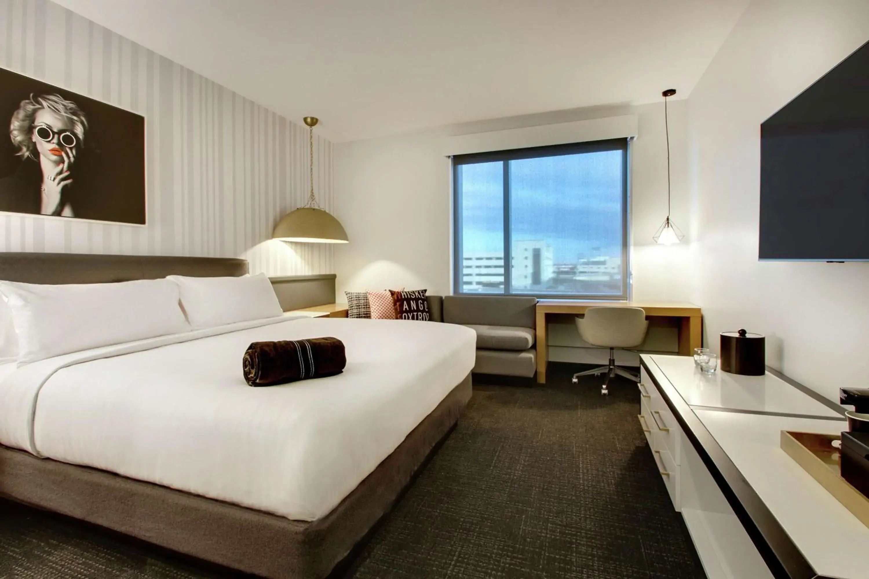 King Room in The Rose Chicago, Tapestry Collection By Hilton King Room in The Rose Chicago, Tapestry Collection By Hilton