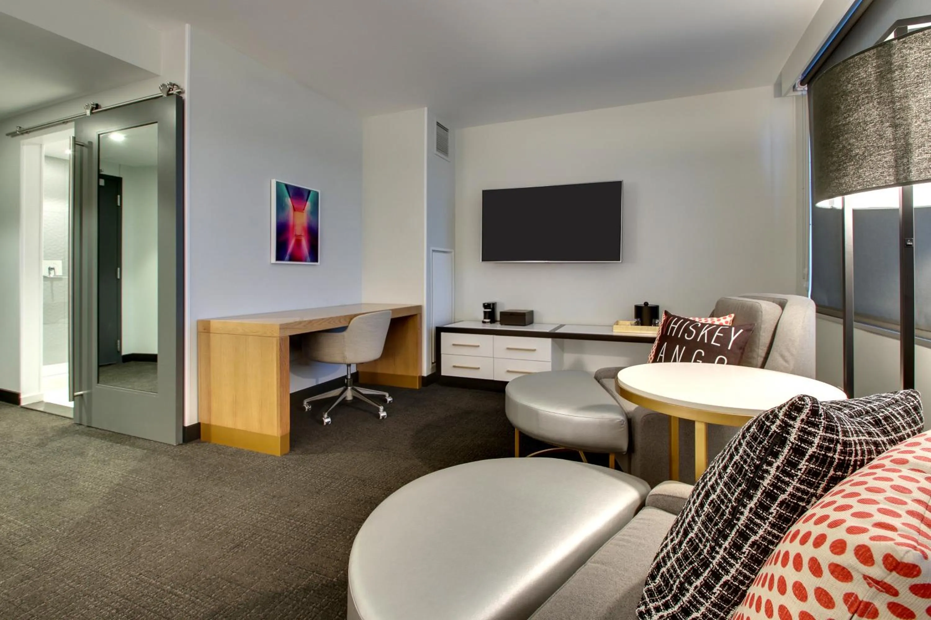 TV and multimedia in The Rose Chicago, Tapestry Collection By Hilton