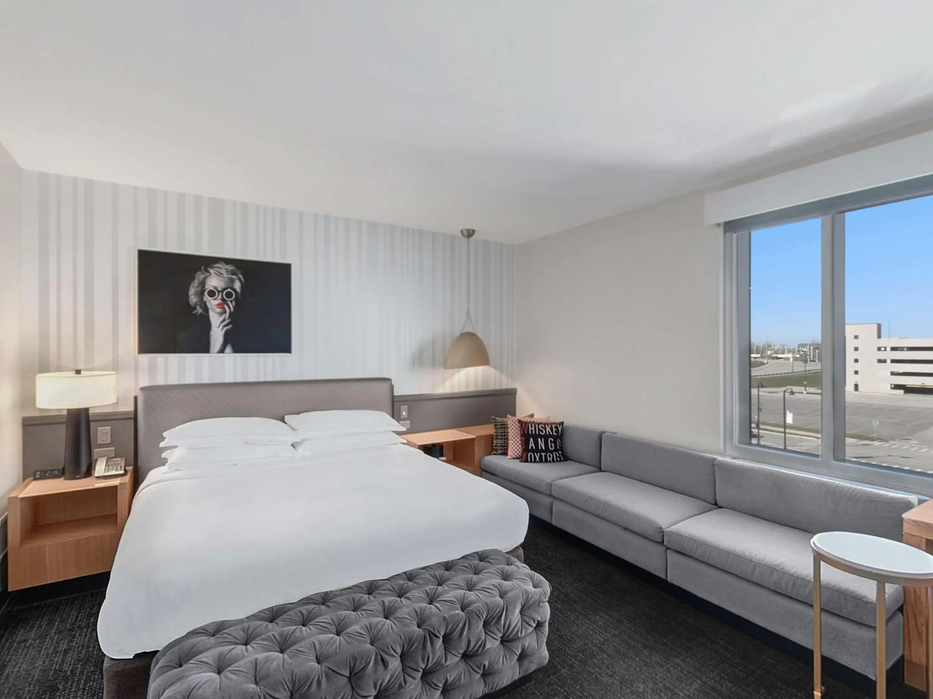 Bed in The Rose Chicago, Tapestry Collection By Hilton Bed in The Rose Chicago, Tapestry Collection By Hilton