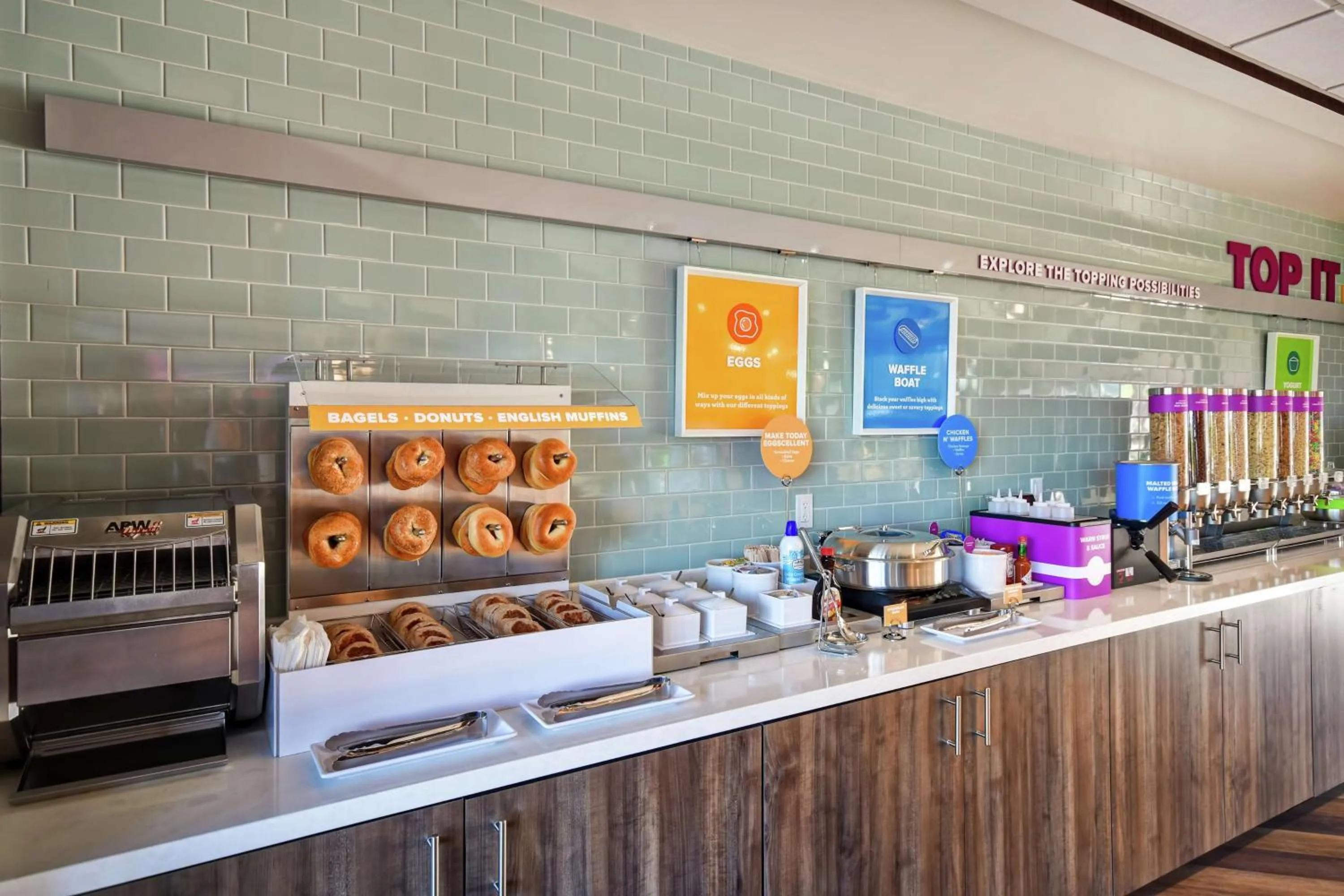 Dining area in Tru By Hilton Louisville Airport