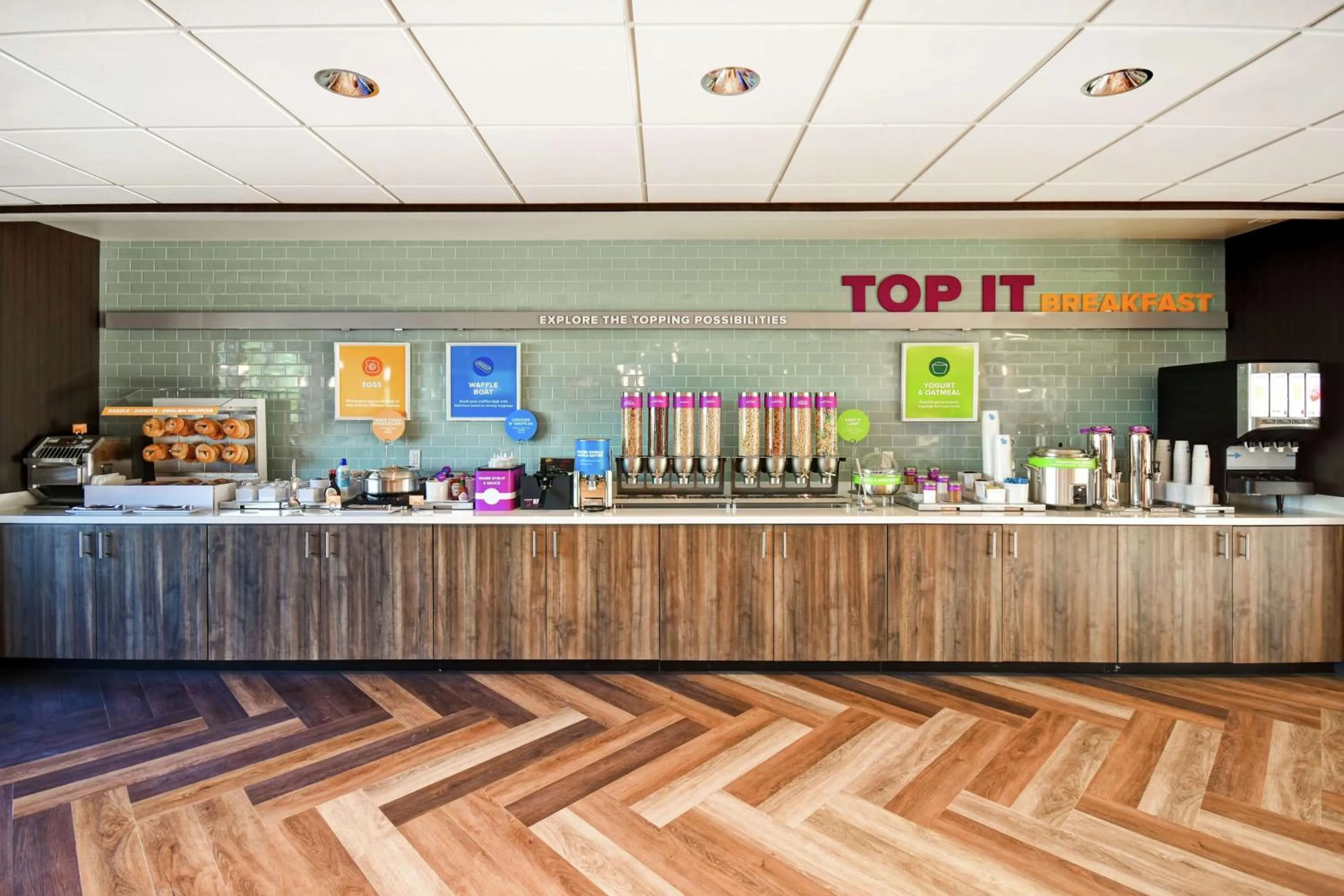 Dining area in Tru By Hilton Louisville Airport