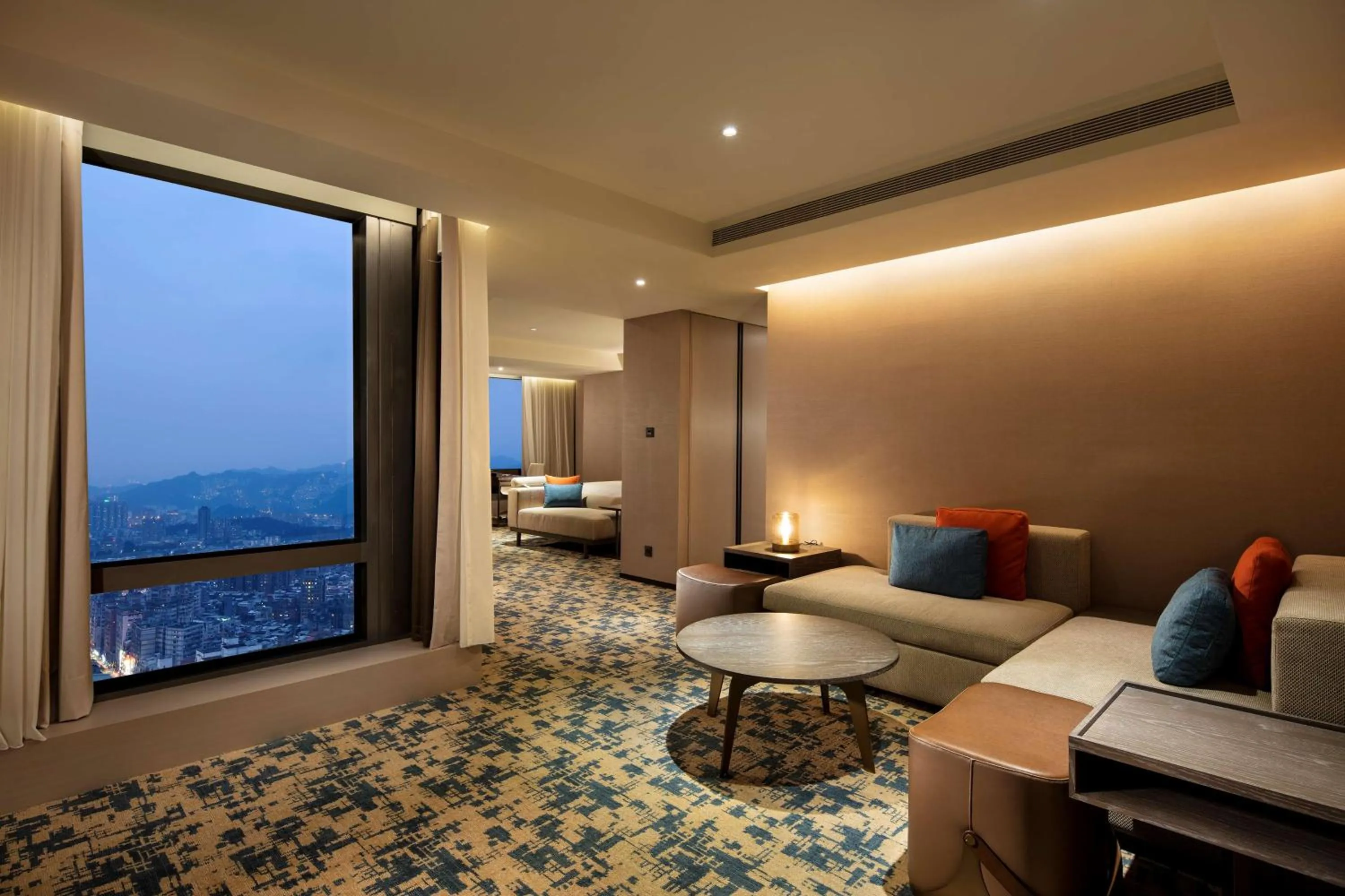 Living room in Hilton Taipei Sinban