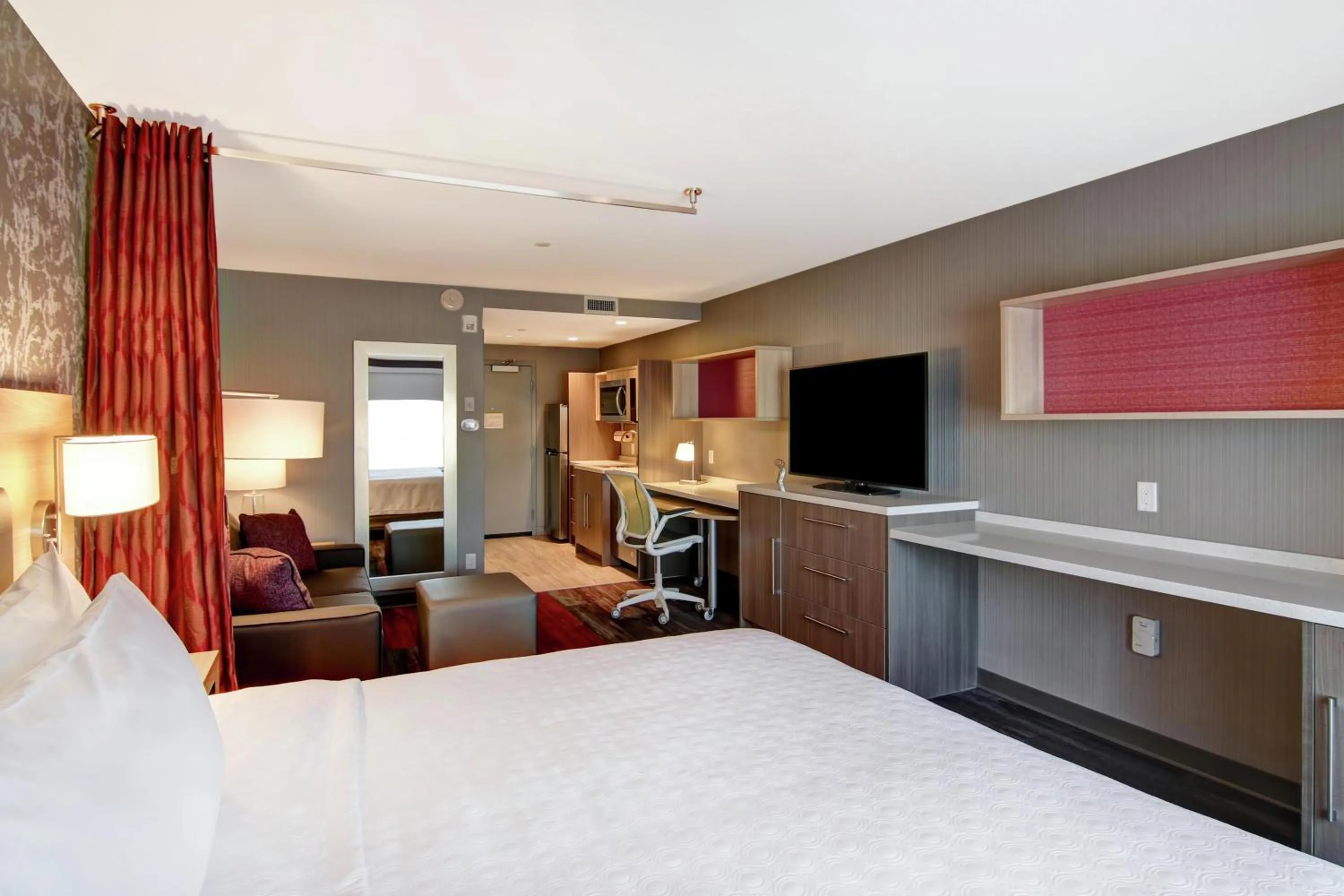 Bedroom, Bed in Home2 Suites By Hilton Edmonton South