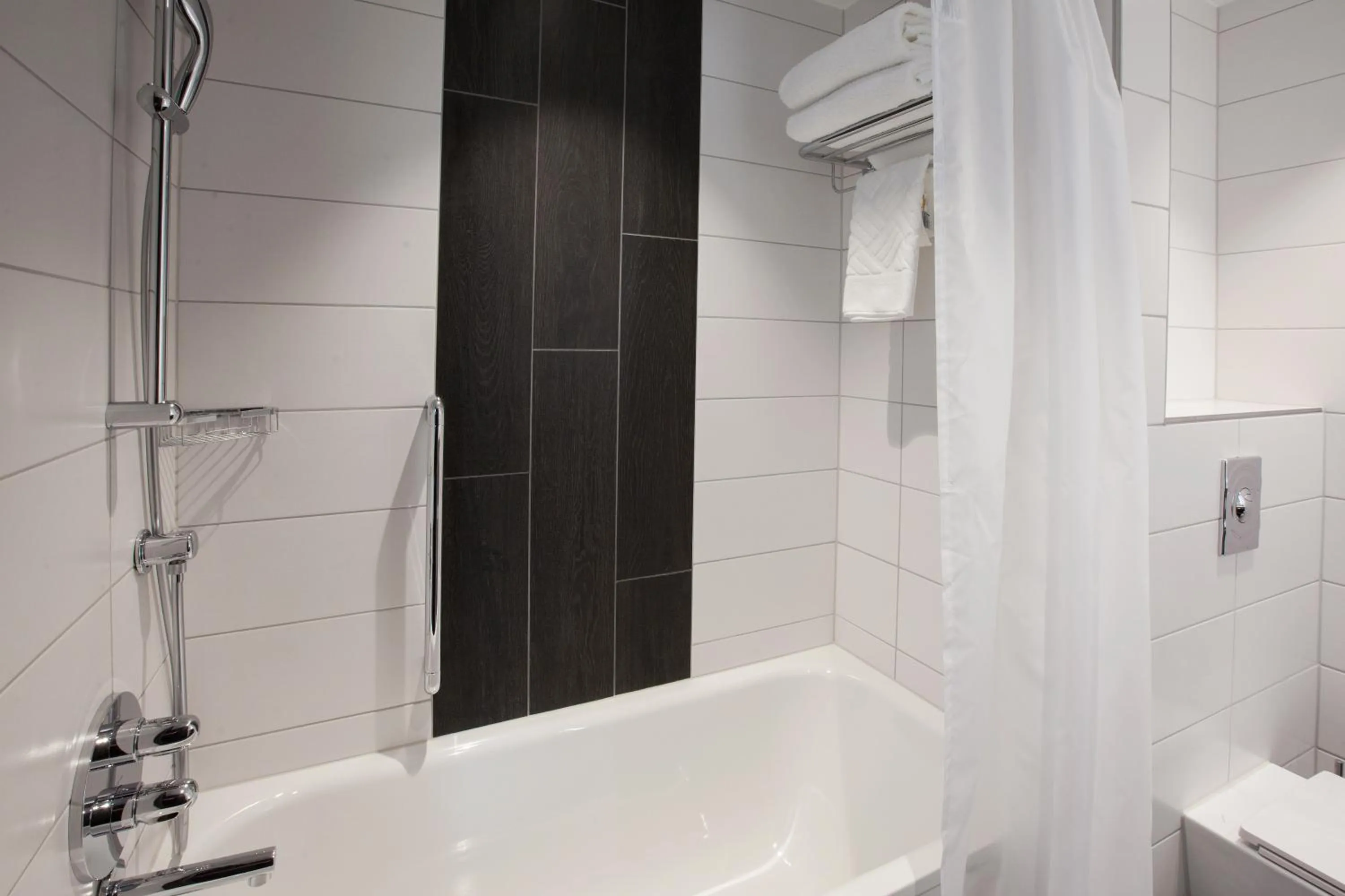 Shower in Hilton Garden Inn Zurich Limmattal