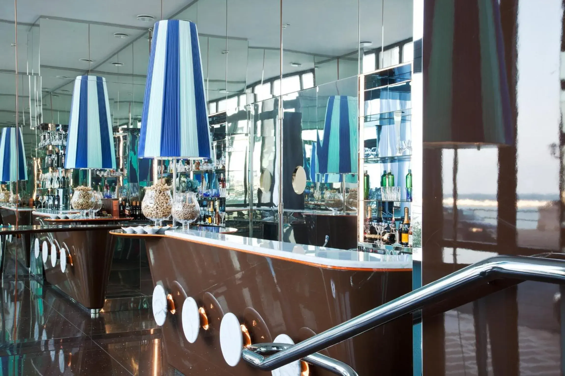 Lounge or bar in JR Hotels Bari Grande Albergo delle Nazioni Lounge or bar in JR Hotels Bari Grande Albergo delle Nazioni