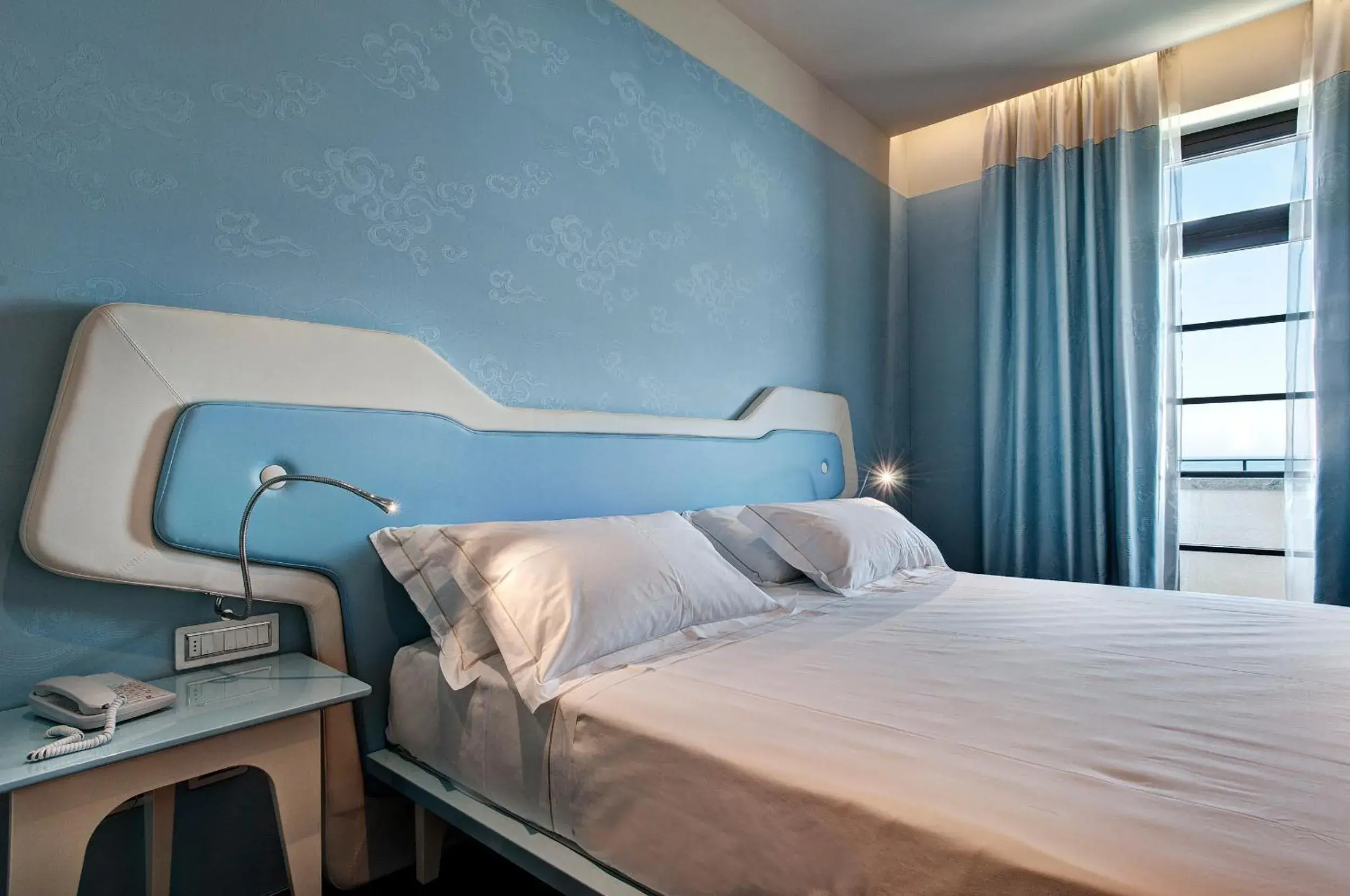 Bed in JR Hotels Bari Grande Albergo delle Nazioni Bed in JR Hotels Bari Grande Albergo delle Nazioni