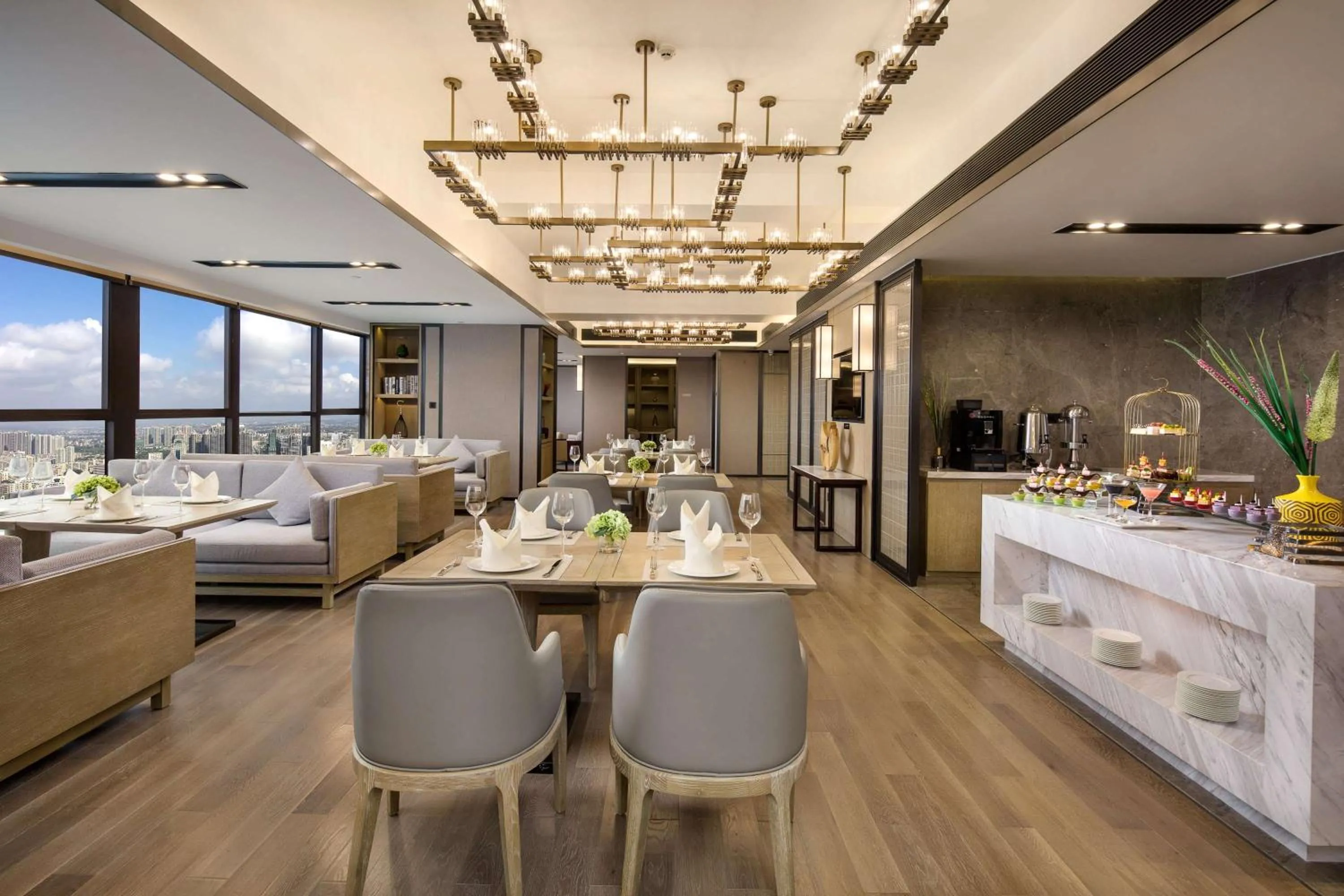 Restaurant/places to eat in Wyndham Grand Maoming