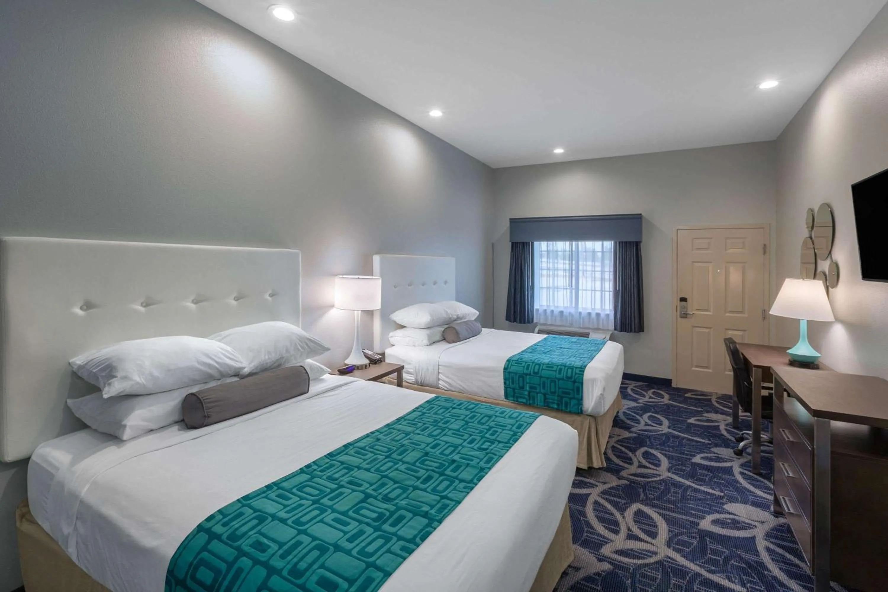 Bed in Americas Best Value Inn Houston Willowbrook