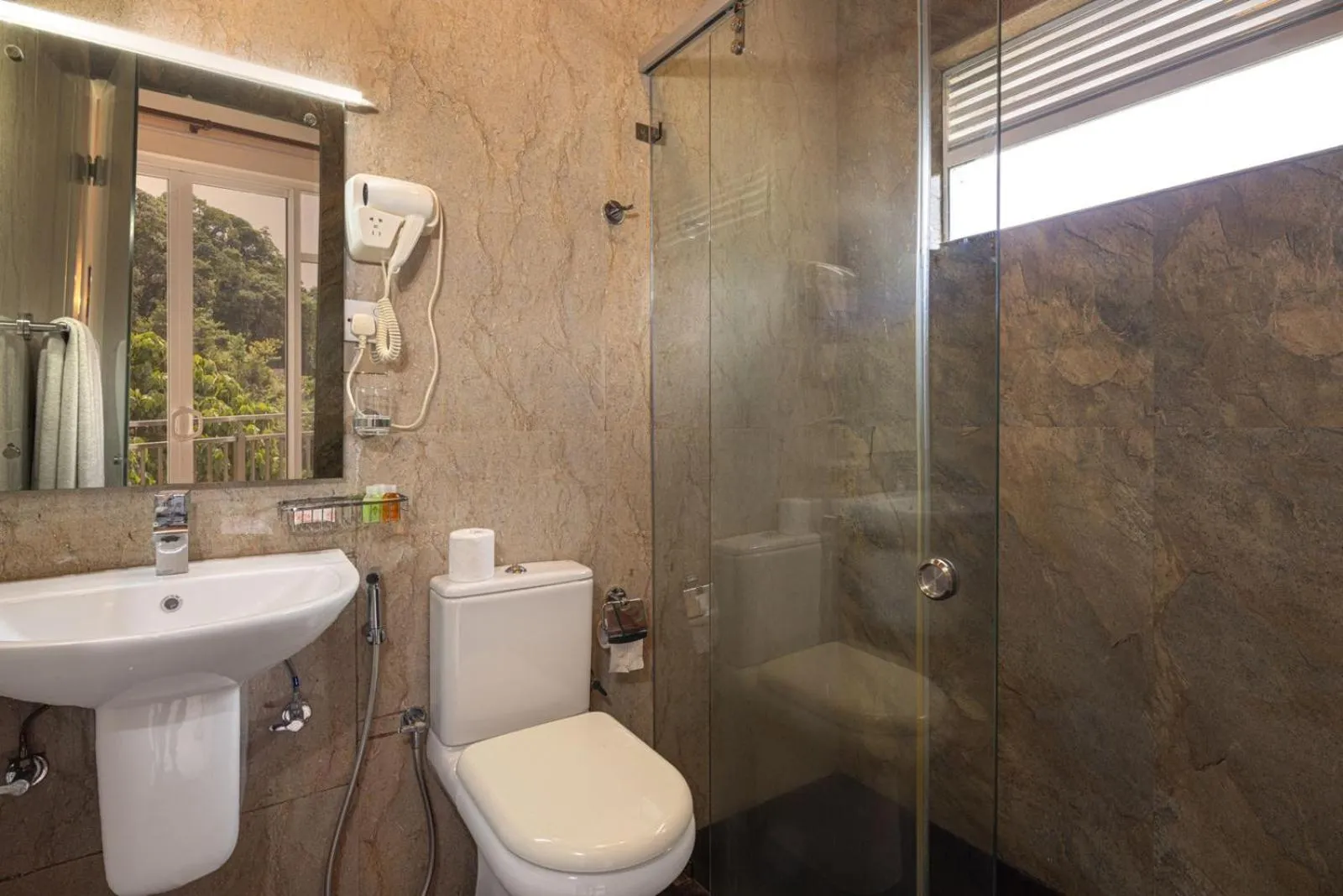 Shower in Hotel Cassendra