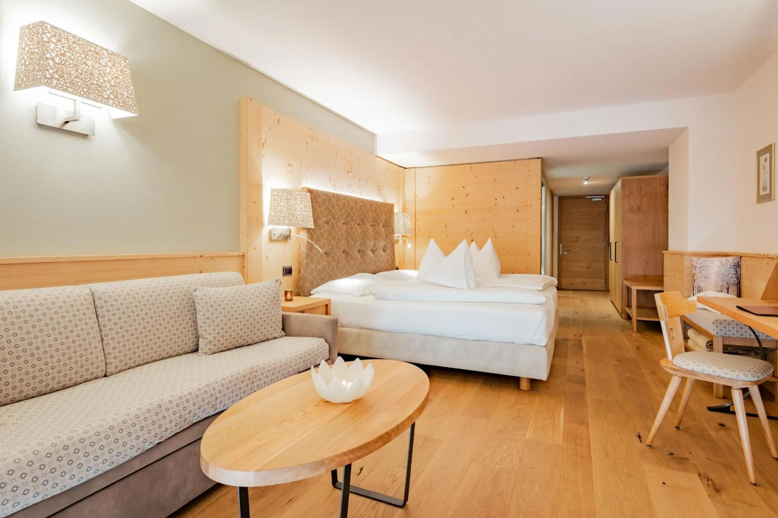 Photo of the whole room, Bed in Hotel Cesa Tyrol